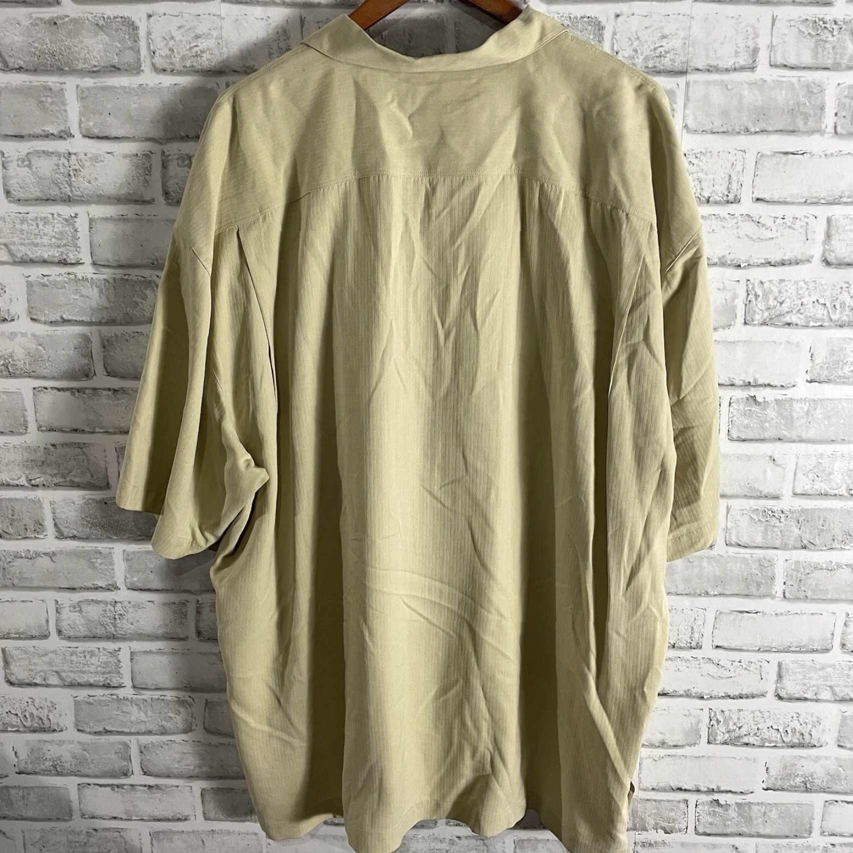 Tommy Bahama VINTAGE Tommy Bahama Shirt Men 2XL Silk Beige Hawaiian Style Button-Up Short Sleeve Size US XXL / EU 58 / 5 - 5 Thumbnail