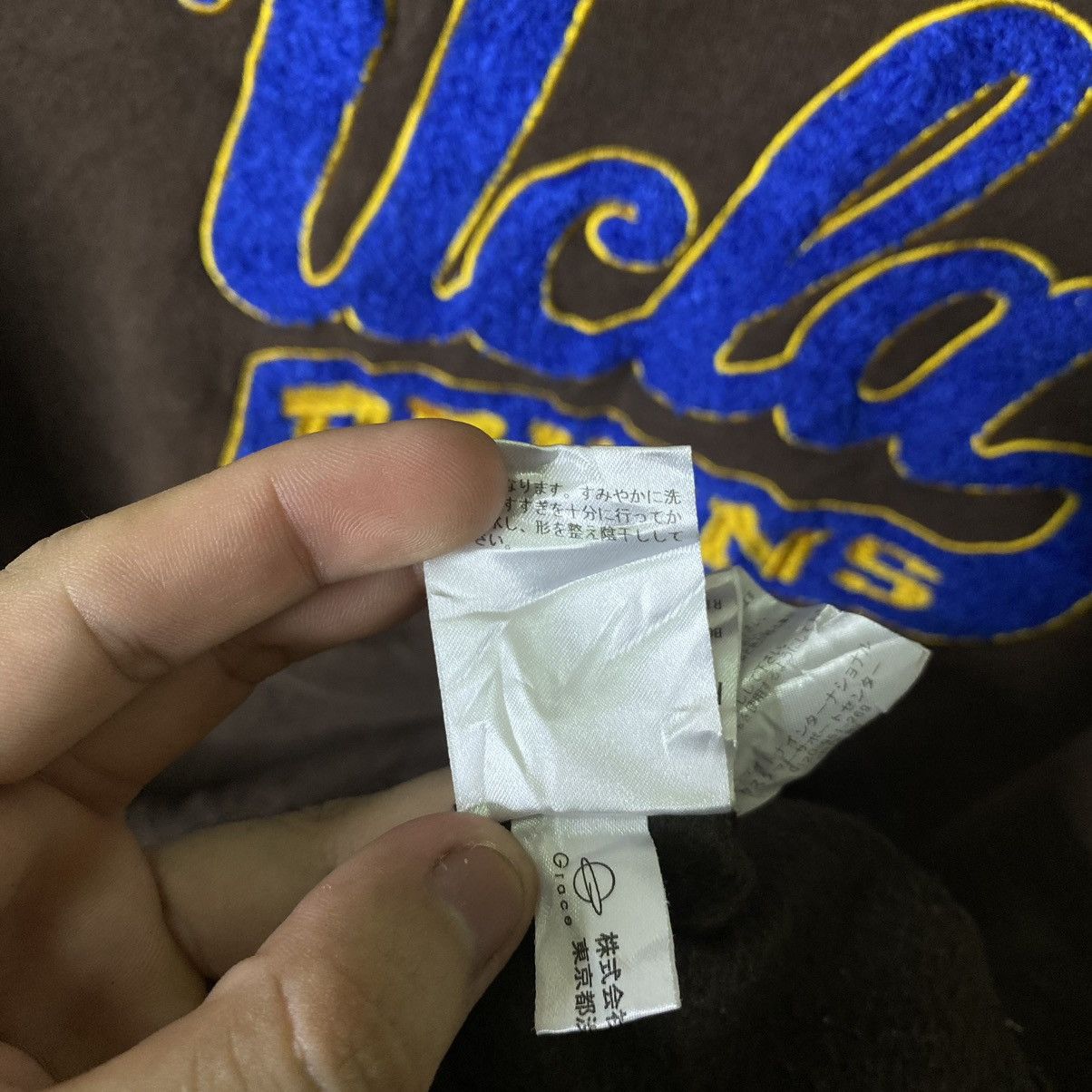 Vintage 2000s UCLA University Carpet Logo Sweatshirt Travis Brown Size US L / EU 52-54 / 3 - 7 Thumbnail