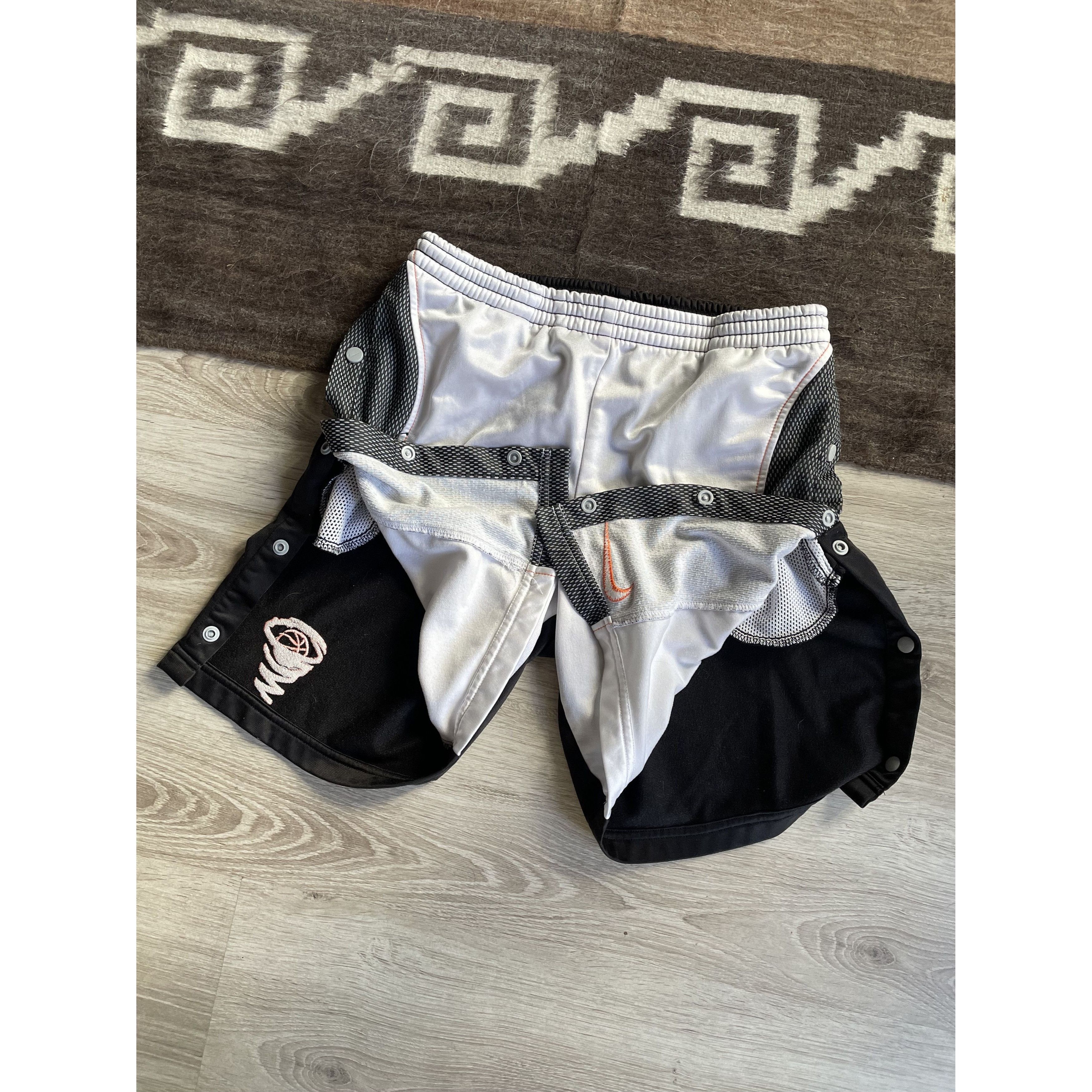 NBA Nike Basketball Hurricane Vintage Shorts 6831AC Size US 32 / EU 48 - 3 Thumbnail