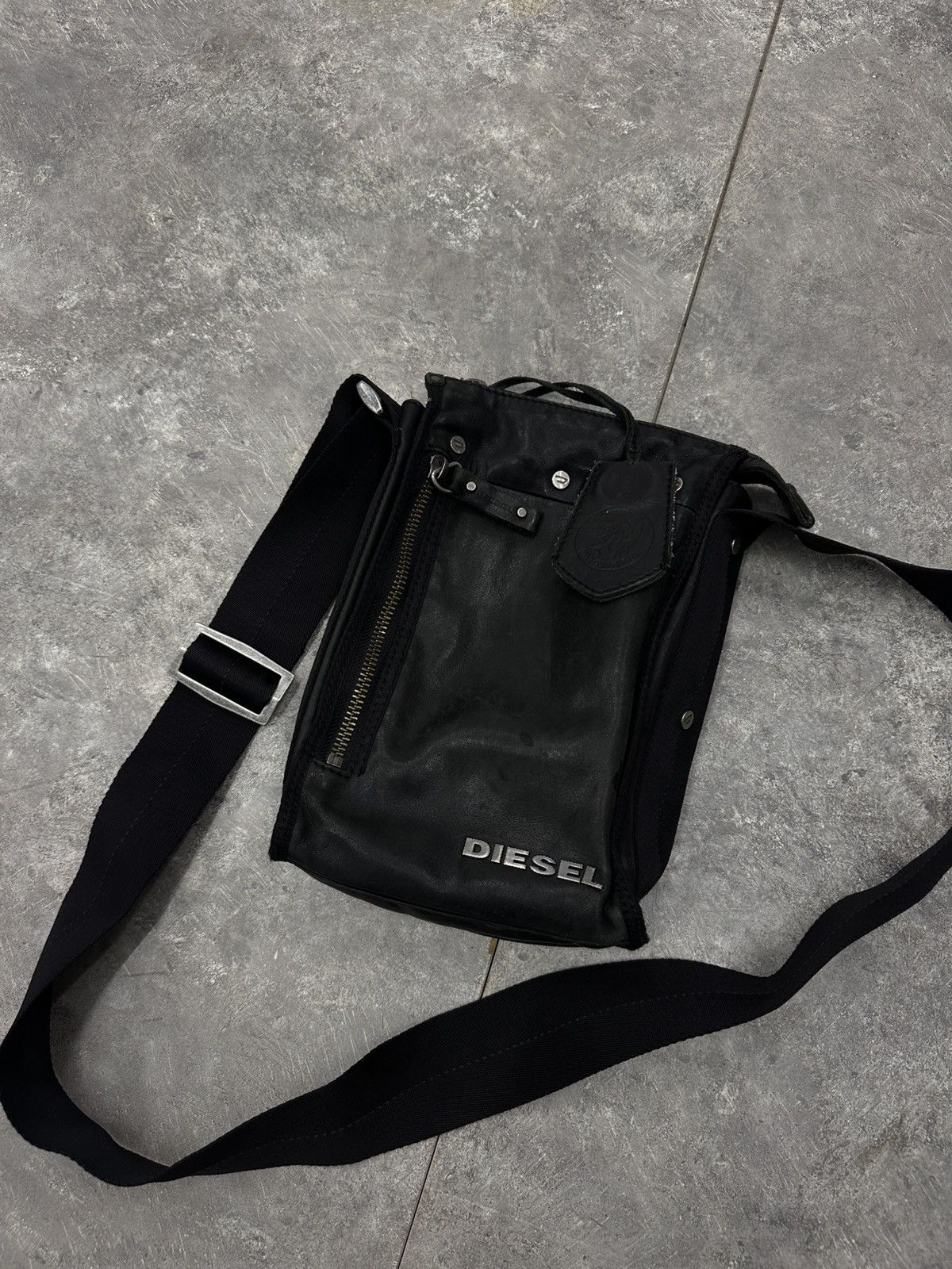 Diesel Diesel Very Rare Vintage 90s Leather Shoulder Messenger Bag Size ONE SIZE - 4 Thumbnail