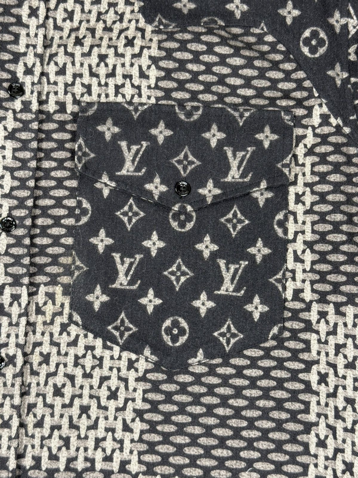 Louis Vuitton × Nigo Giant Damier Waves Button Up Size US L / EU 52-54 / 3 - 3 Thumbnail