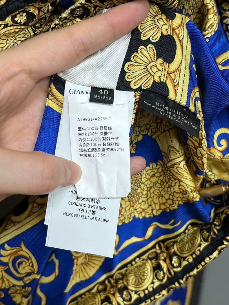 Versace Versace Blue and white color scheme down jacket Size M / US 6-8 / IT 42-44 - 4 Thumbnail