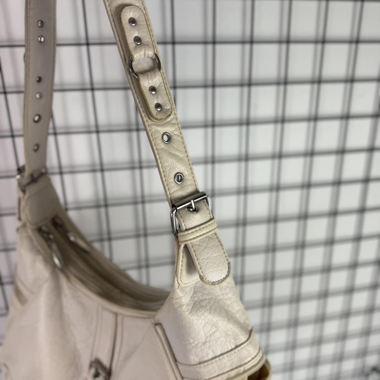 Vintage Beige Leather 2000s Bag Affilaction Vintage Buckle Size ONE SIZE - 5 Thumbnail