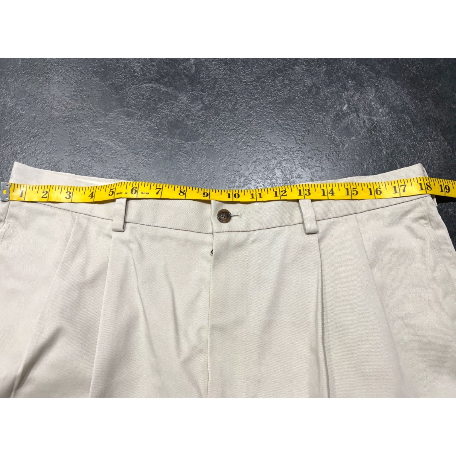 Brooks Brothers VINTAGE Brooks Brothers Chino Short Men 36 Beige Pleated Twill 2-Front Classic Preppy Average fit Casual/Business-Preppy Mens Shorts Size US 36 / EU 52 - 5 Thumbnail