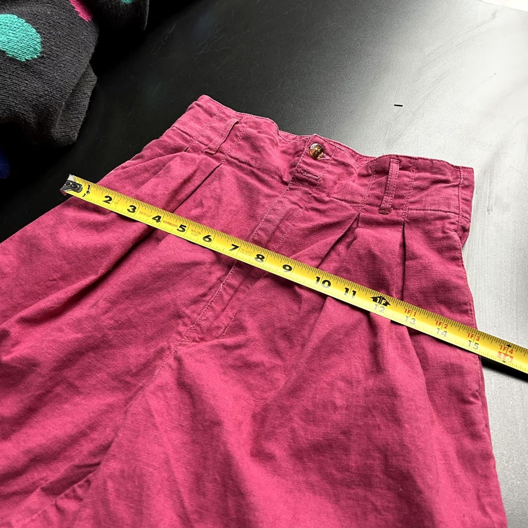Vintage Tropicana Juniors Bermuda Shorts 3/4 Pink Linen Cotton Pleated High Waist Cuffed Front Zip Tie Belt Loops Slant Pockets Womens Size 26" / US 2 / IT 38 - 5 Thumbnail