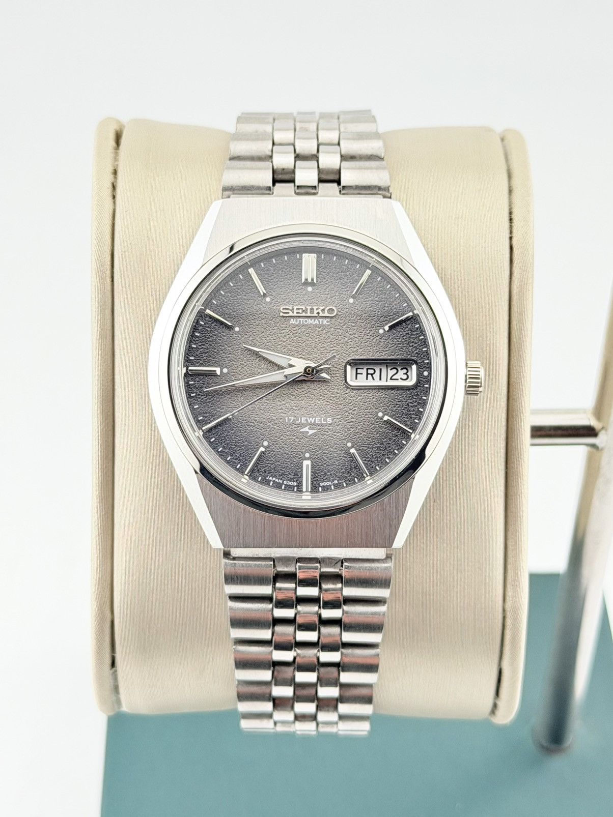 Seiko Seiko 5 Automatic Watch Gray Textured Dial Day Date Size 36 - 1 Thumbnail