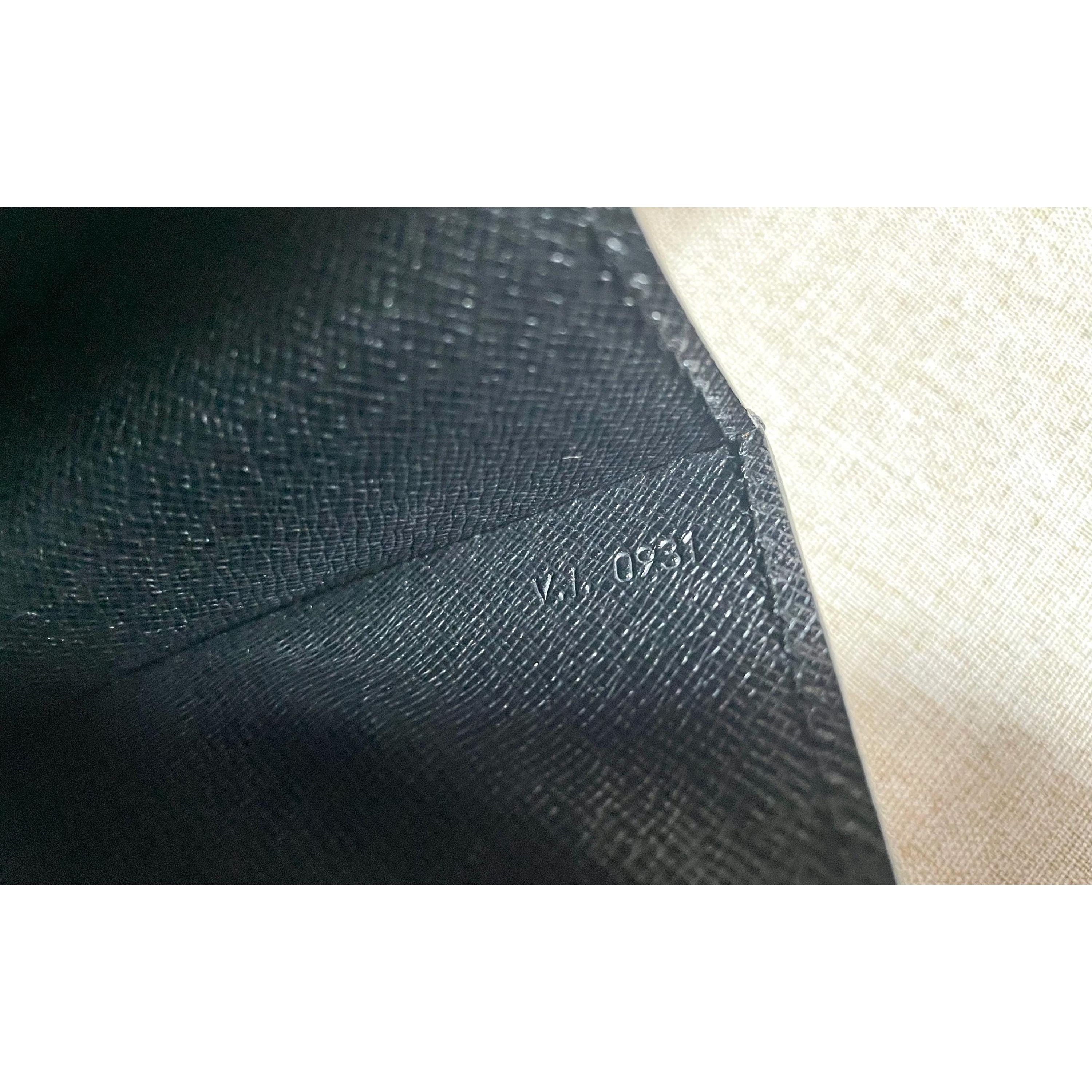 Louis Vuitton Vintage Louis Vuitton rare epi black clutch purse, unisex Size ONE SIZE - 9 Thumbnail