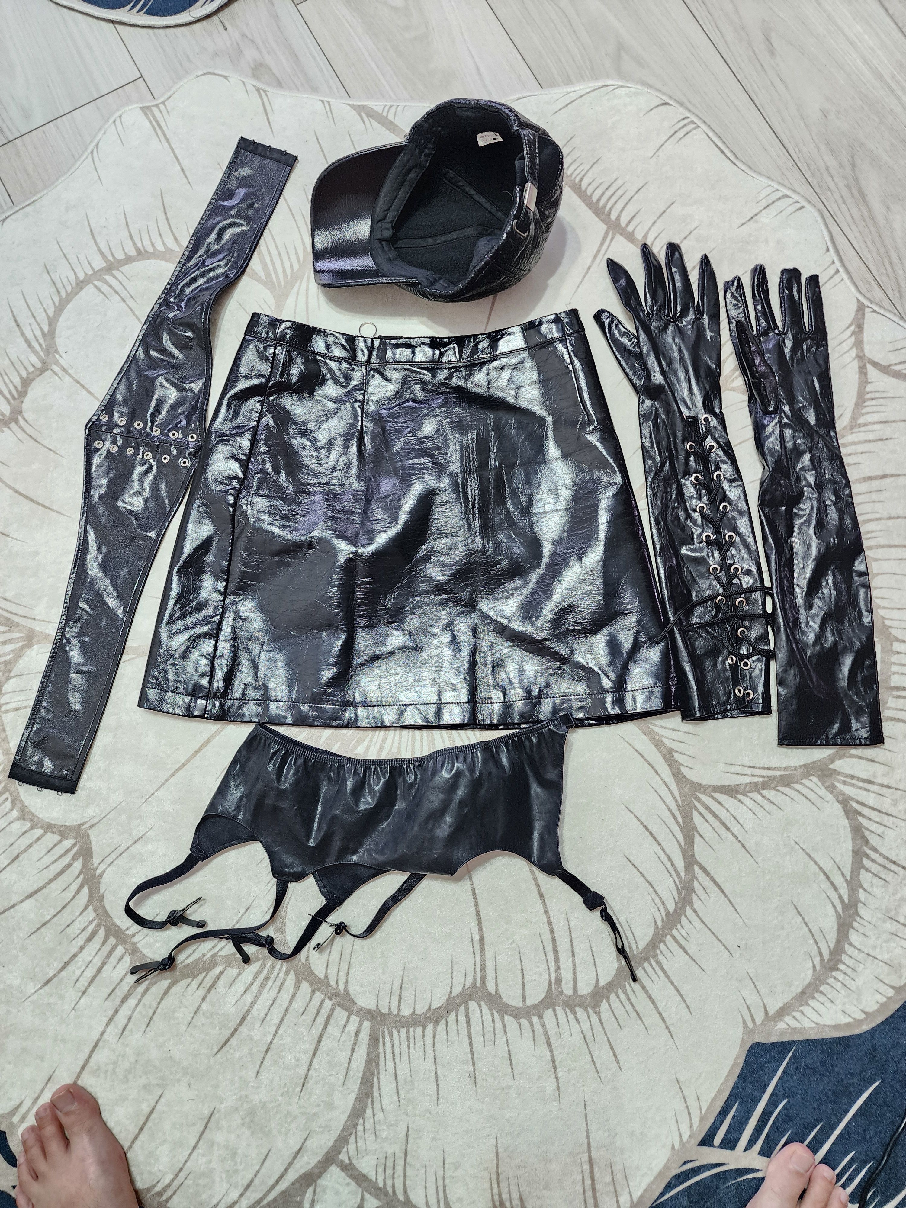 Other Black women's faux leather suit. Size M / US 6-8 / IT 42-44 - 7 Thumbnail