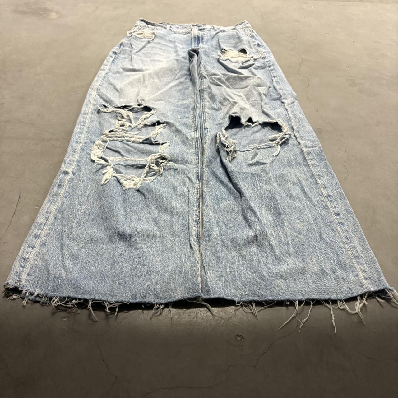 Vintage Crazy Vintage Y2K/2000s Super Baggy WideLeg Ripped Light Wash Denim Jeans! Size US 28 / EU 44 - 1 Thumbnail