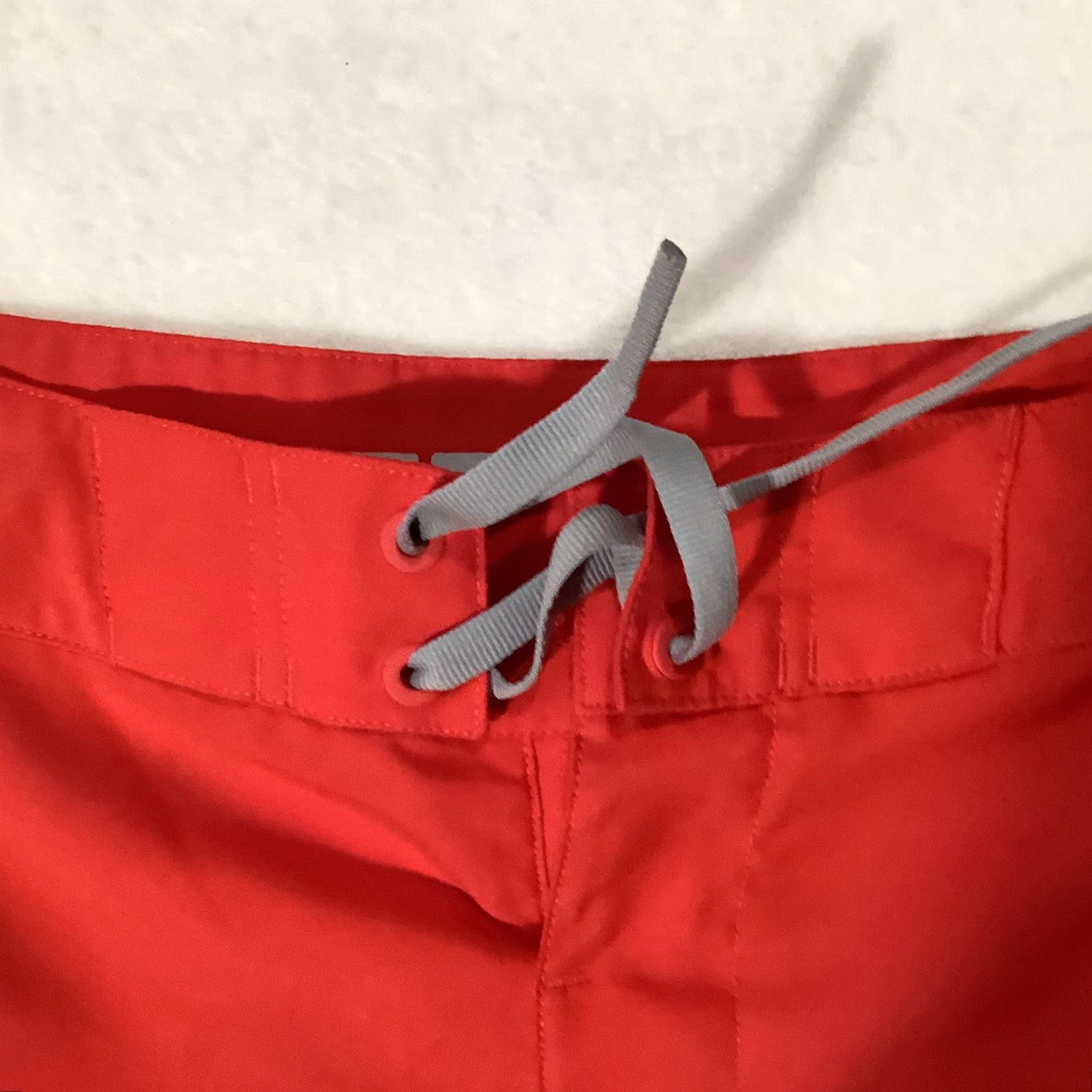 Under Armour Under Armour Board Shorts Mens Size 30 Red Polyester Loose 9in Inseam Beach Surf Pockets Logo Casual Regular Size US 30 / EU 46 - 3 Thumbnail