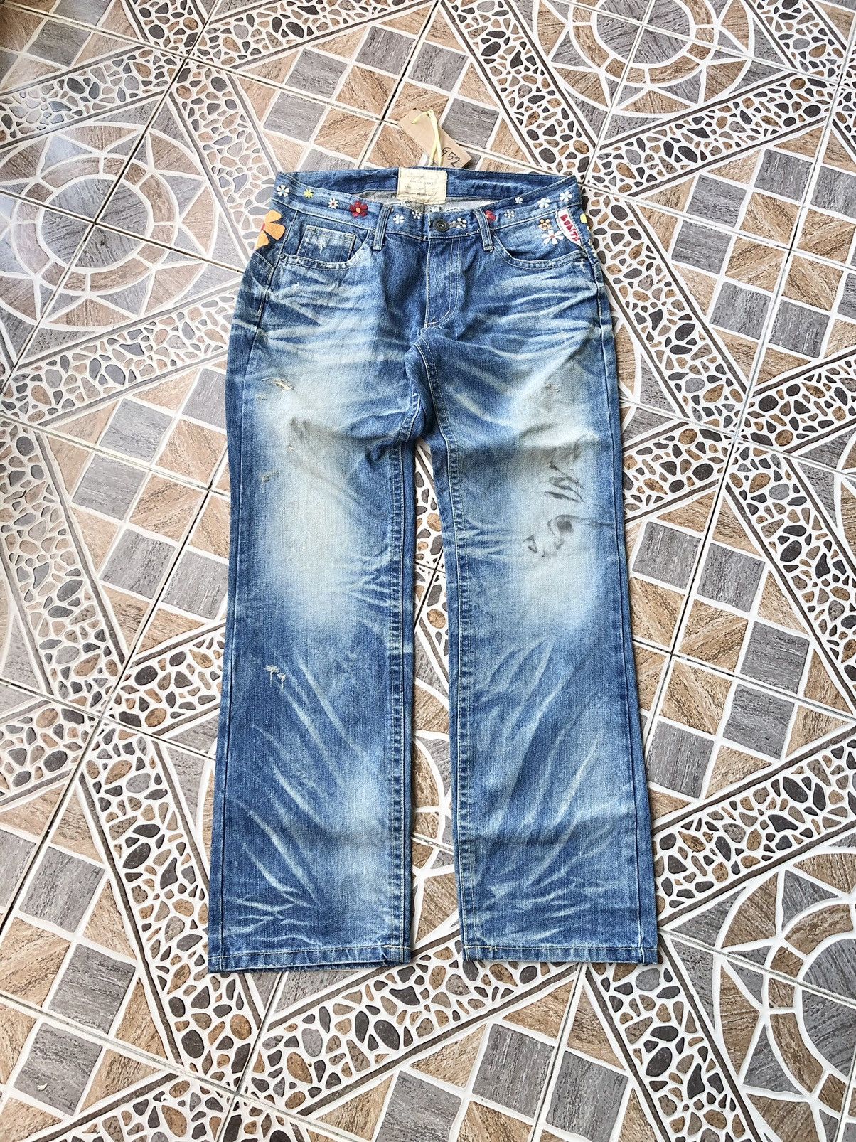 Other EMBROIDERY FLOWER DENIN BY LOLITA JEANS Size US 33 - 1 Thumbnail