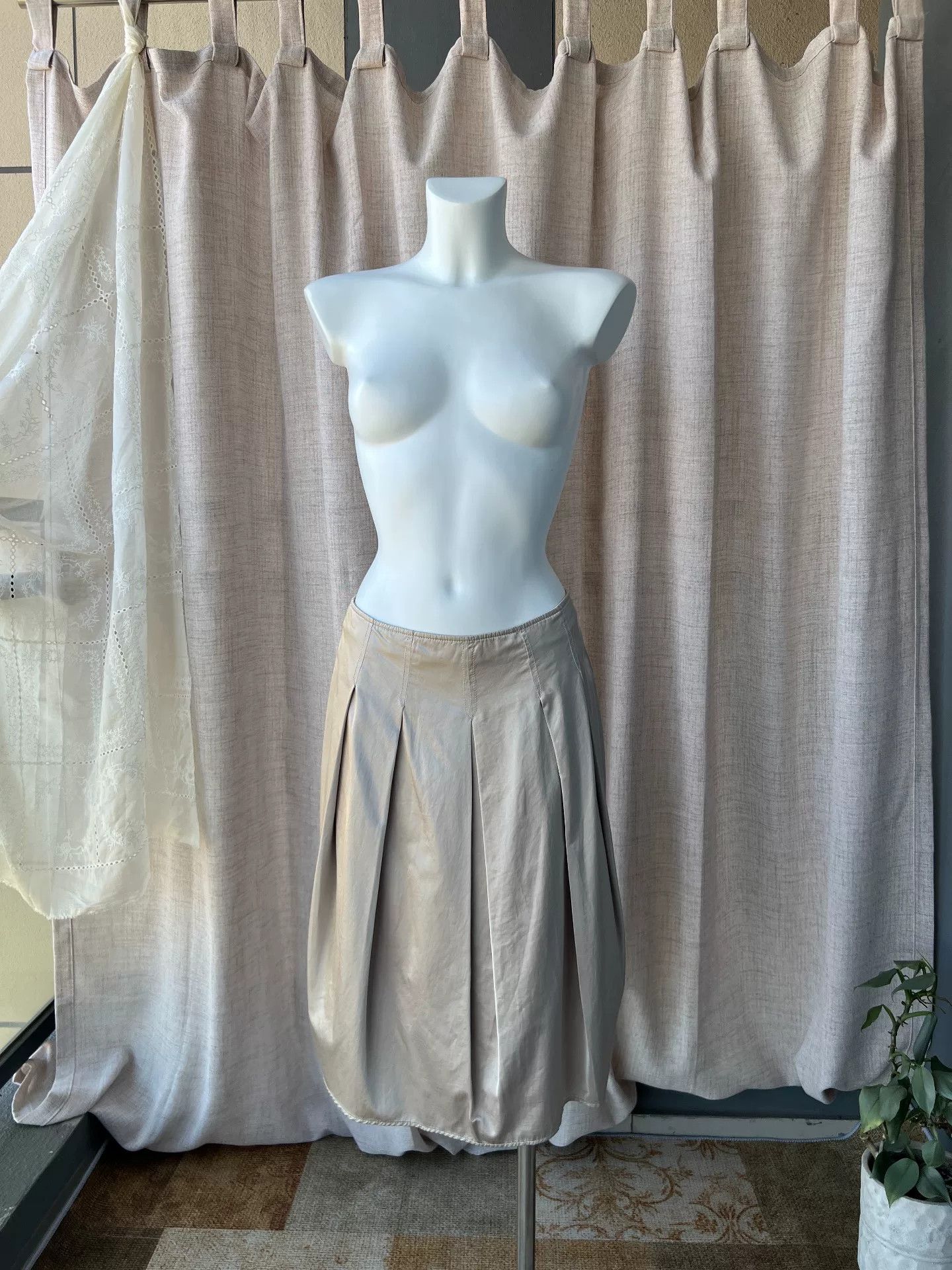 Max Mara MAXMARA Vintage Champagne Gold Skirt Size 42" / US 20 - 1 Thumbnail