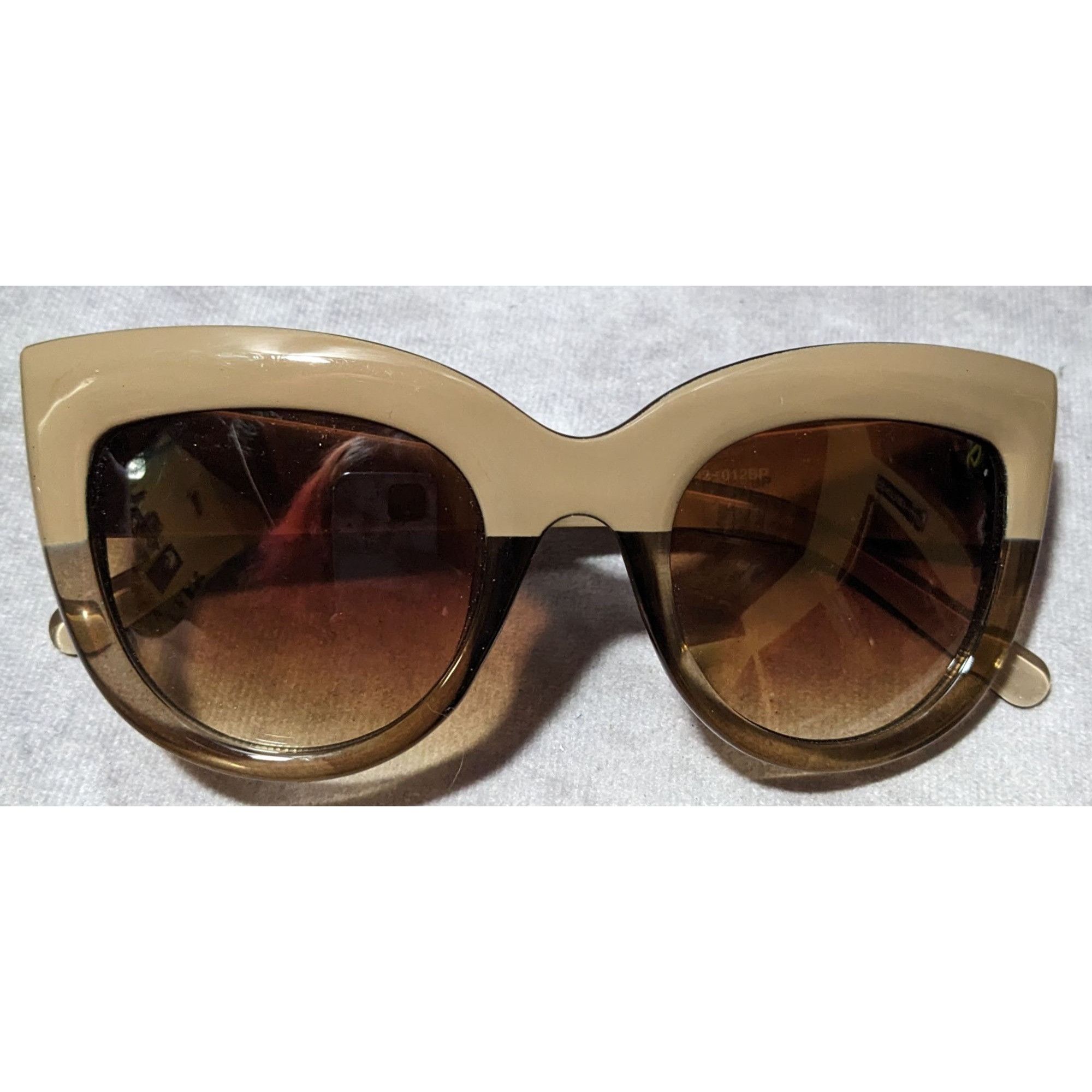 Other Retro Tan Chunky Cateye Brown Gradient Lens Sunglasses Size ONE SIZE - 7 Thumbnail