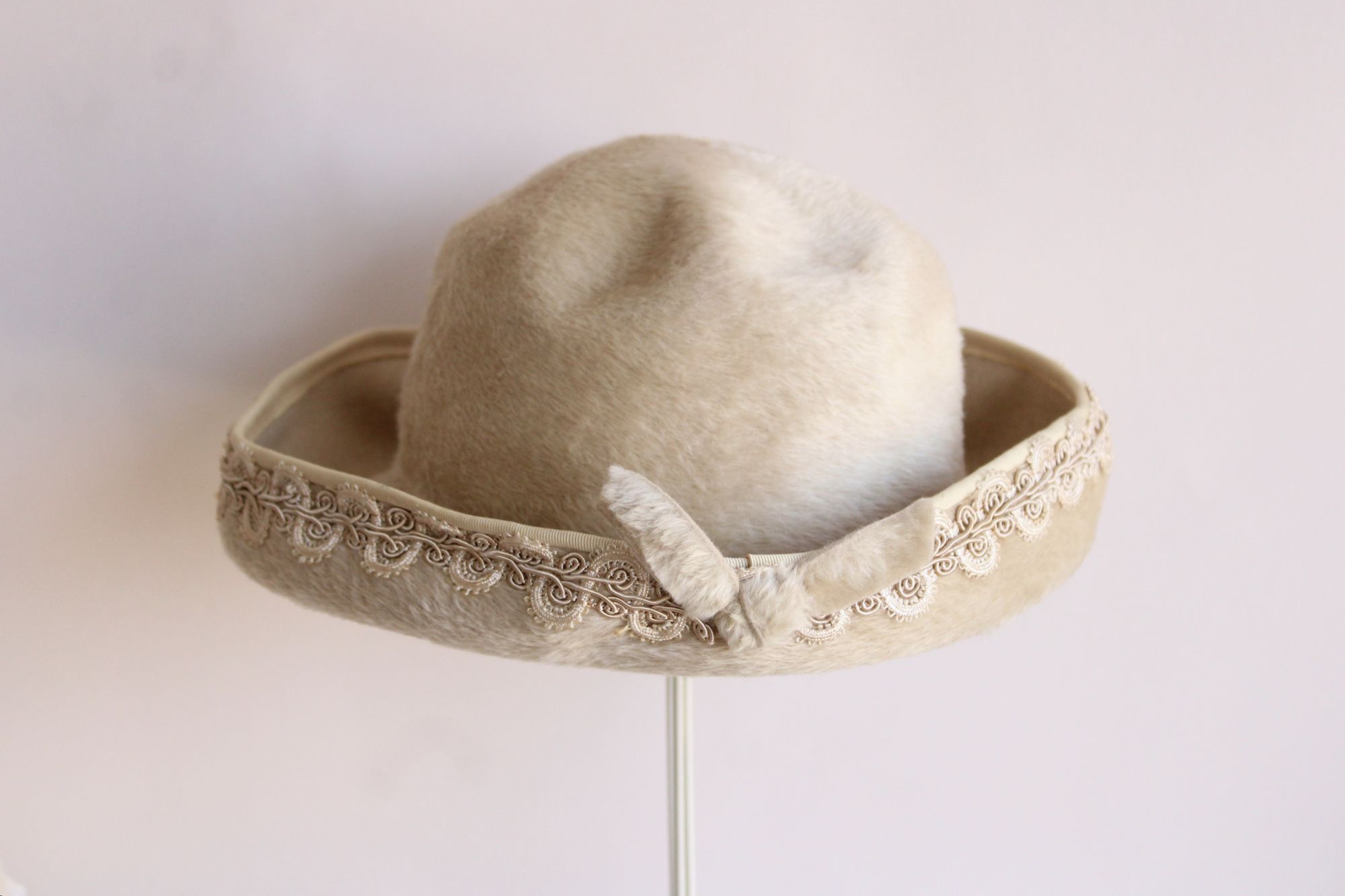 Vintage Vintage 1960s womens Hat, Lilli of California Faux Fur Wool Size ONE SIZE - 1 Thumbnail