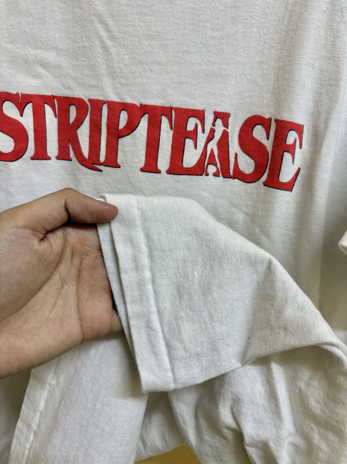 Vintage Vintage 90s Striptease Movie T-Shirt Size US XL / EU 56 / 4 - 7 Thumbnail