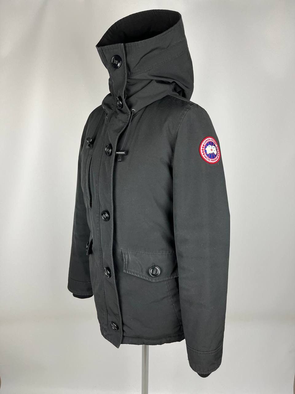 Canada Goose Canada Goose Women Black Down Jacket In USED CONDITION Size M / US 6-8 / IT 42-44 - 1 Thumbnail