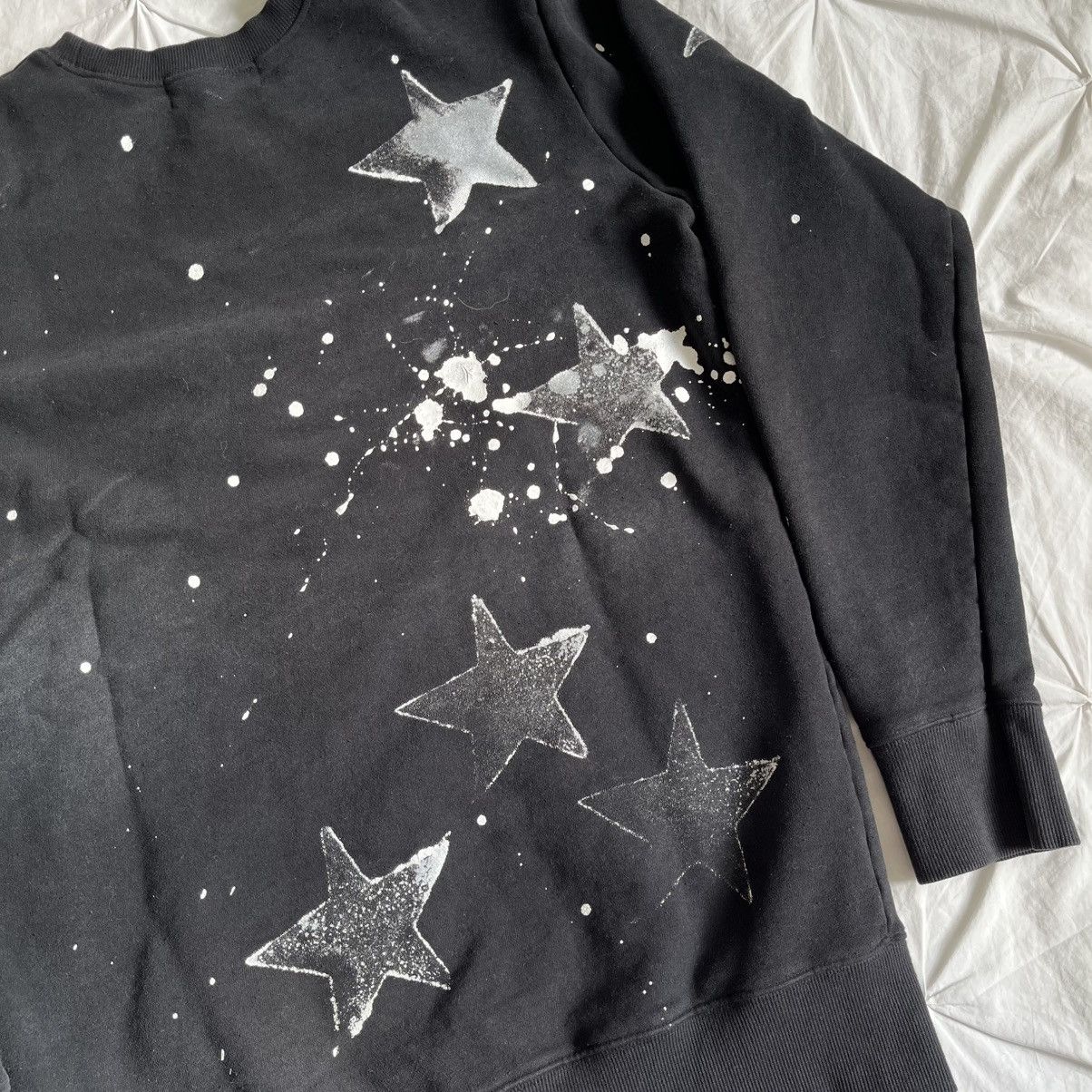 Acne Studios Acne Studios Bliss Merci Paw13 Star Paint Splattered Sweater Size US L / EU 52-54 / 3 - 13 Thumbnail