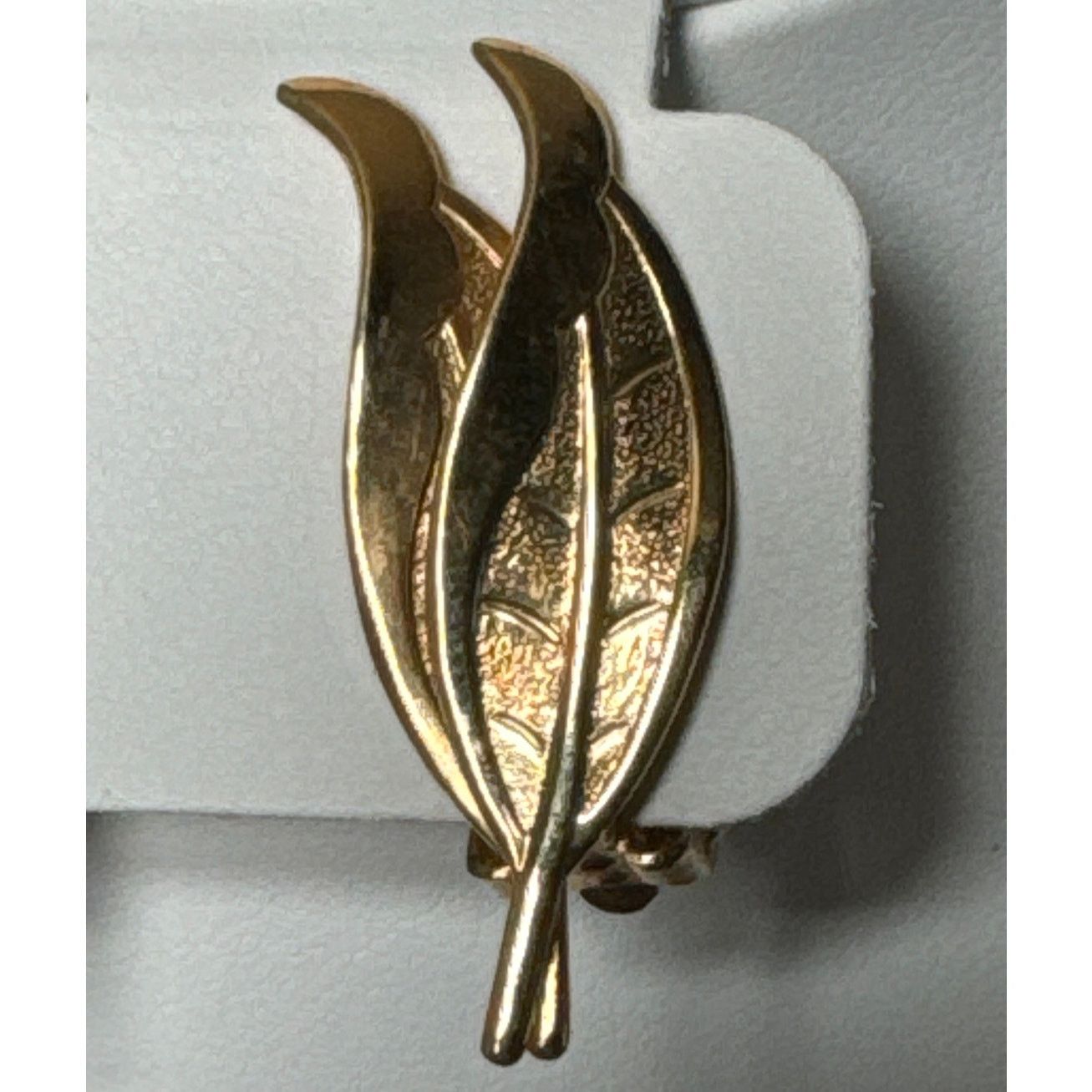 Vintage Vintage mid century gold leaf clip on earrings Size ONE SIZE - 4 Thumbnail