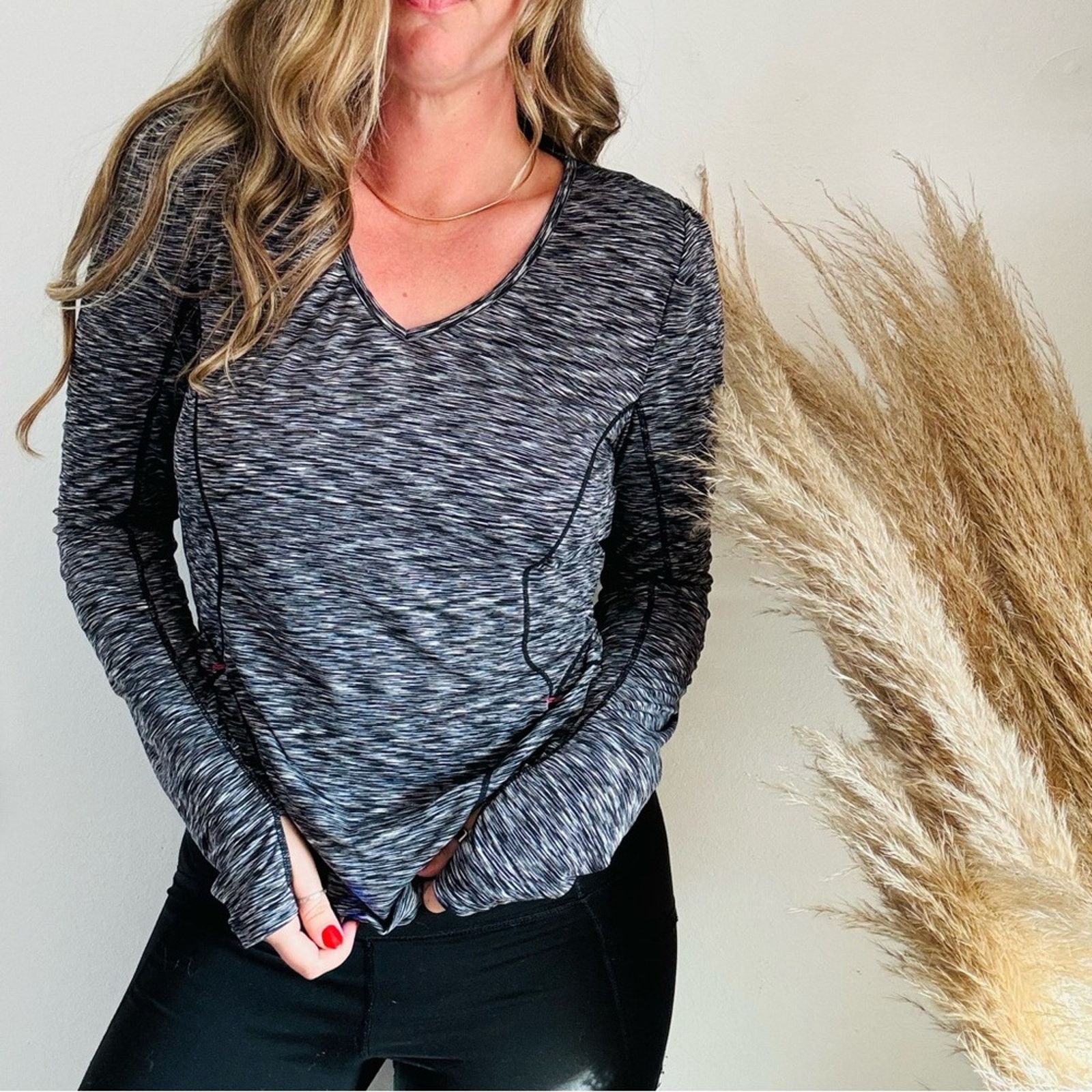 Athleta ATHLETA Black Grey White Long Sleeve VNeck Workout Shirt Top Size S / US 4 / IT 40 - 1 Thumbnail