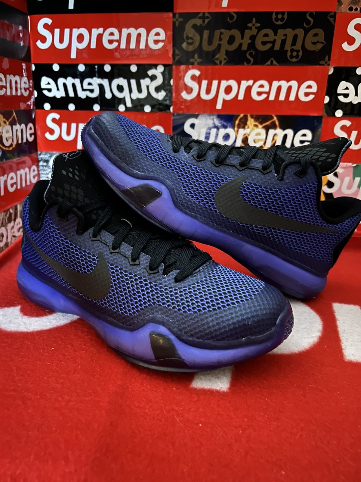 Nike Nike Kobe 10 GS 'Blackout' 726067 005 size 7y VNDS Size US 7 / EU 40 - 1 Thumbnail