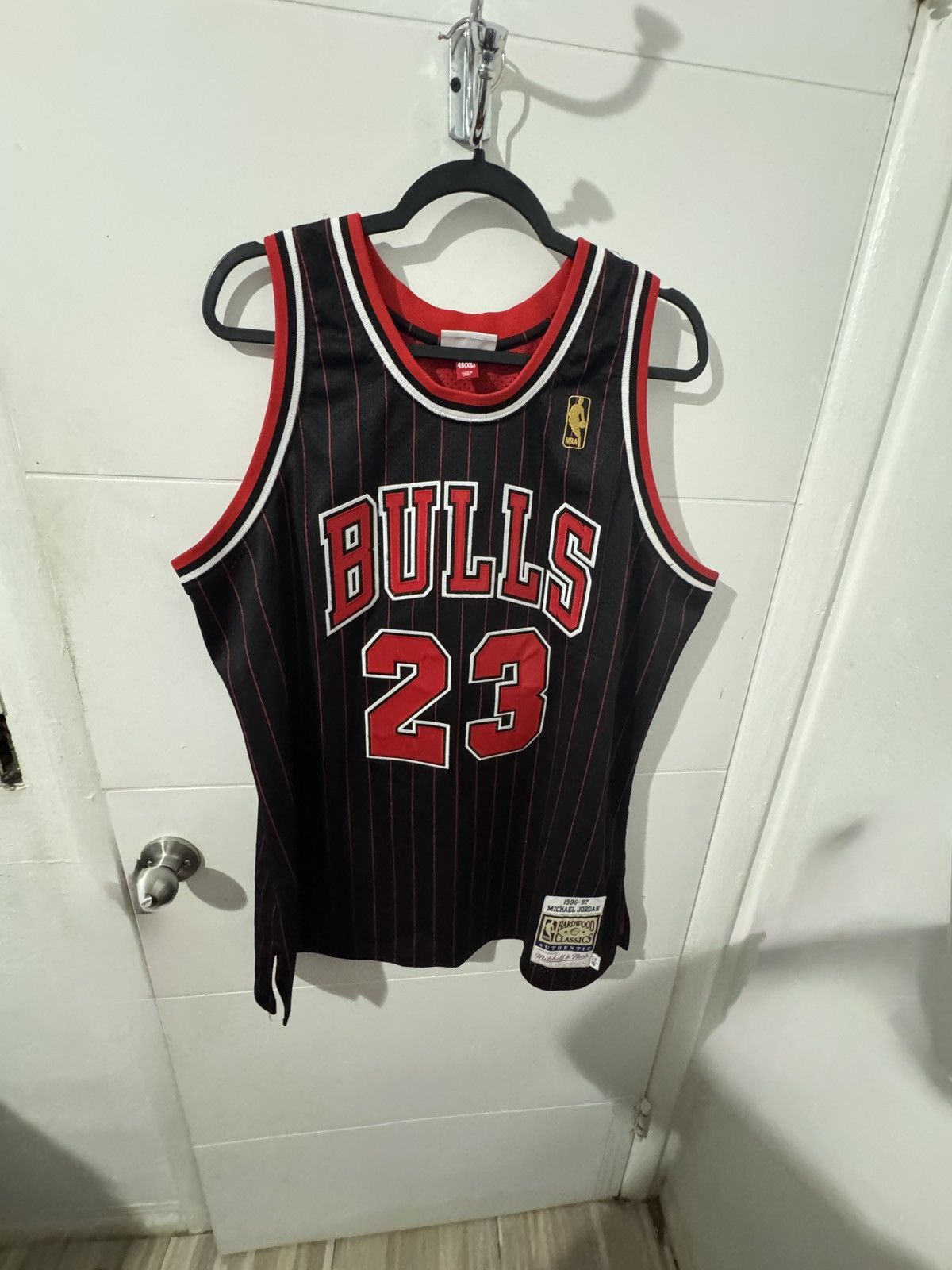 Mitchell & Ness Michael Jordan Bulls Jersey #23 (1996-97) Size US XL / EU 56 / 4 - 10 Thumbnail