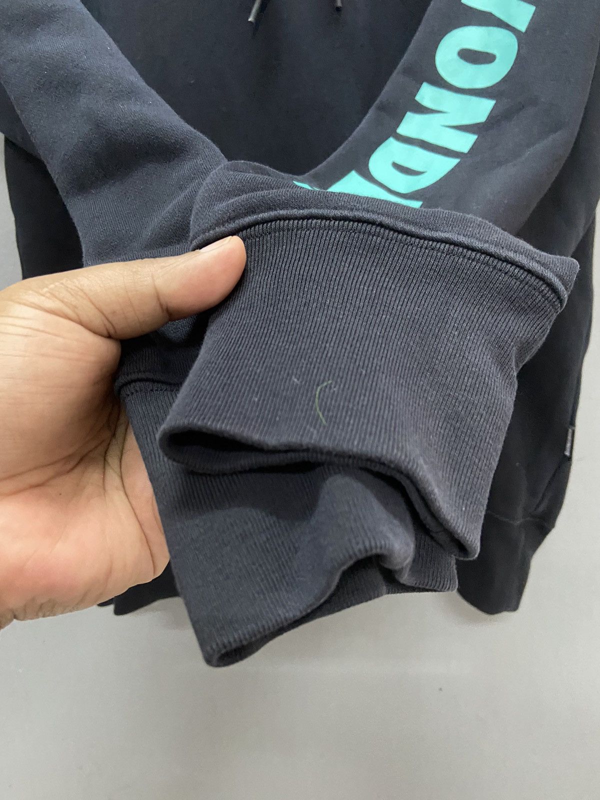 Uniqlo FORTNITE X UNIQLO DJ YONDER BLACK HOODIE Size US M / EU 48-50 / 2 - 6 Thumbnail