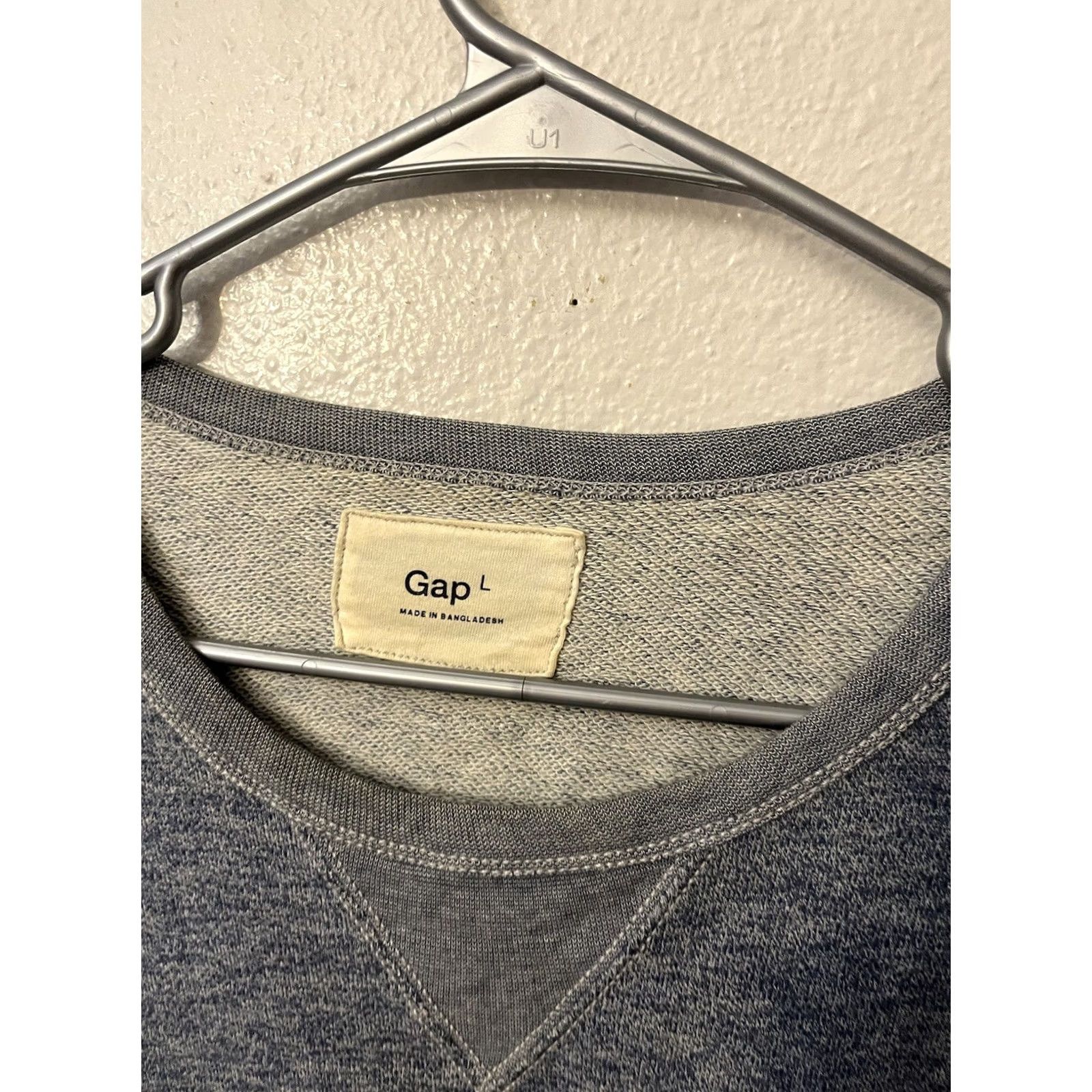 Gap Gap Sweater Men’s Size L Solid Cotton Blue Crew Neck Long Sleeve Pullover, Regular Fit, Knit, Button? (Note: Include only words from original title) Size US L / EU 52-54 / 3 - 2 Thumbnail