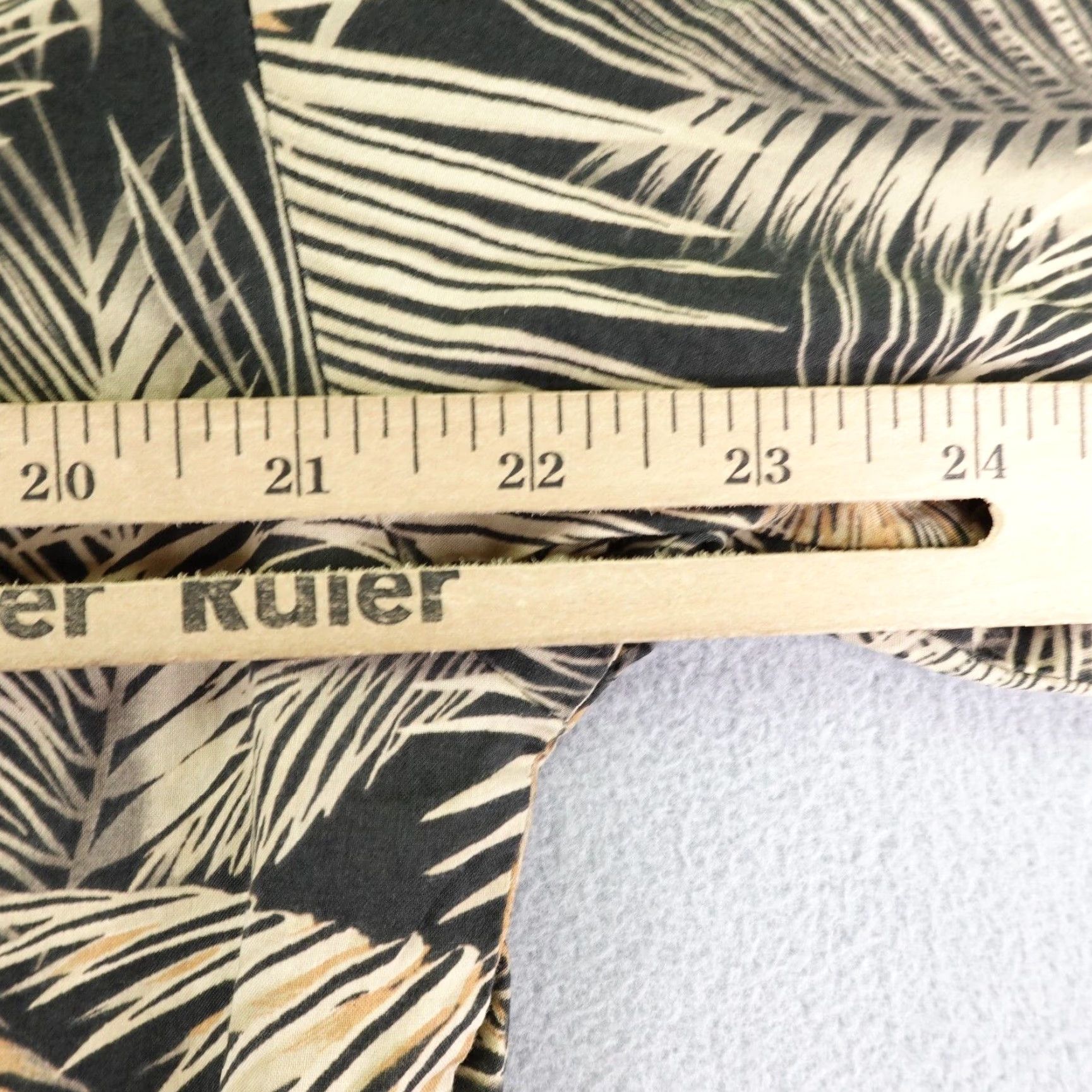 Tori Richard Tori Richard Shirt Mens Medium Beige Tan Hawaiian Aloha Palm Trees Button Camp Size US M / EU 48-50 / 2 - 6 Thumbnail