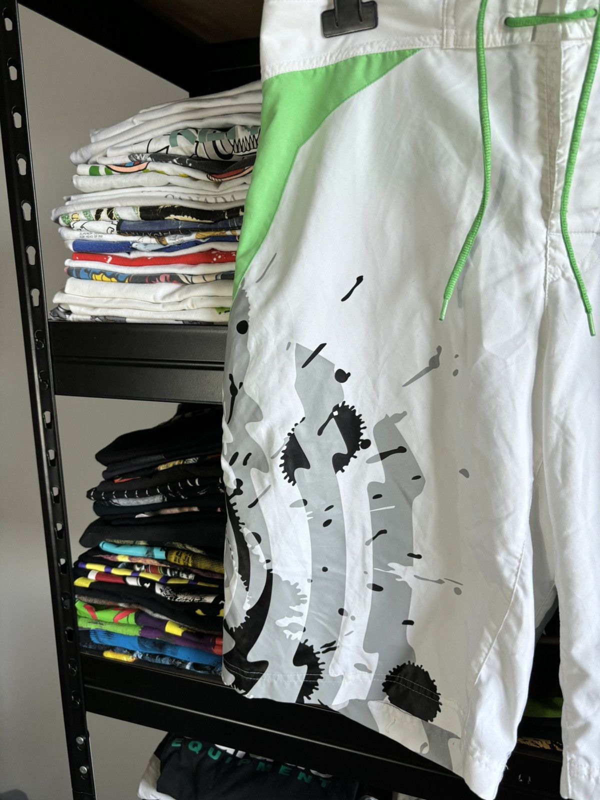 Nike Vintage Nike Y2K White Shorts Streetwear Hype Size L Size US 34 / EU 50 - 3 Thumbnail