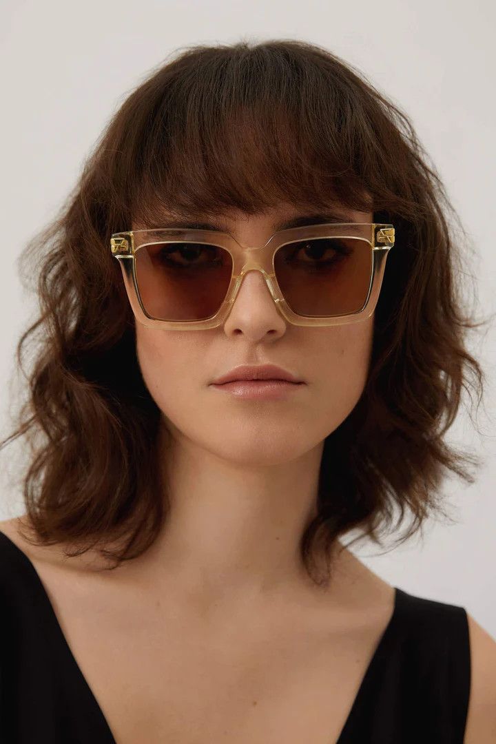 o1loc1c0224 Size: OS/ 679963 Sunglasses in Beige & Brown