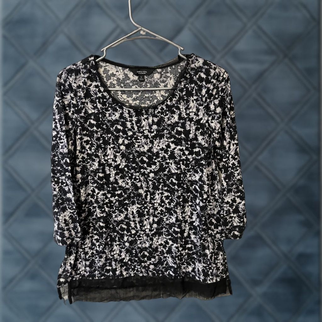 Vintage Simply Vera Wang Blouse Shirt Knit Top Woman's 3/4 Sleeve Black Floral Sz Small Rayan Polyester Spandex Knit Round Neck Adult Womens Size S / US 4 / IT 40 - 1 Thumbnail