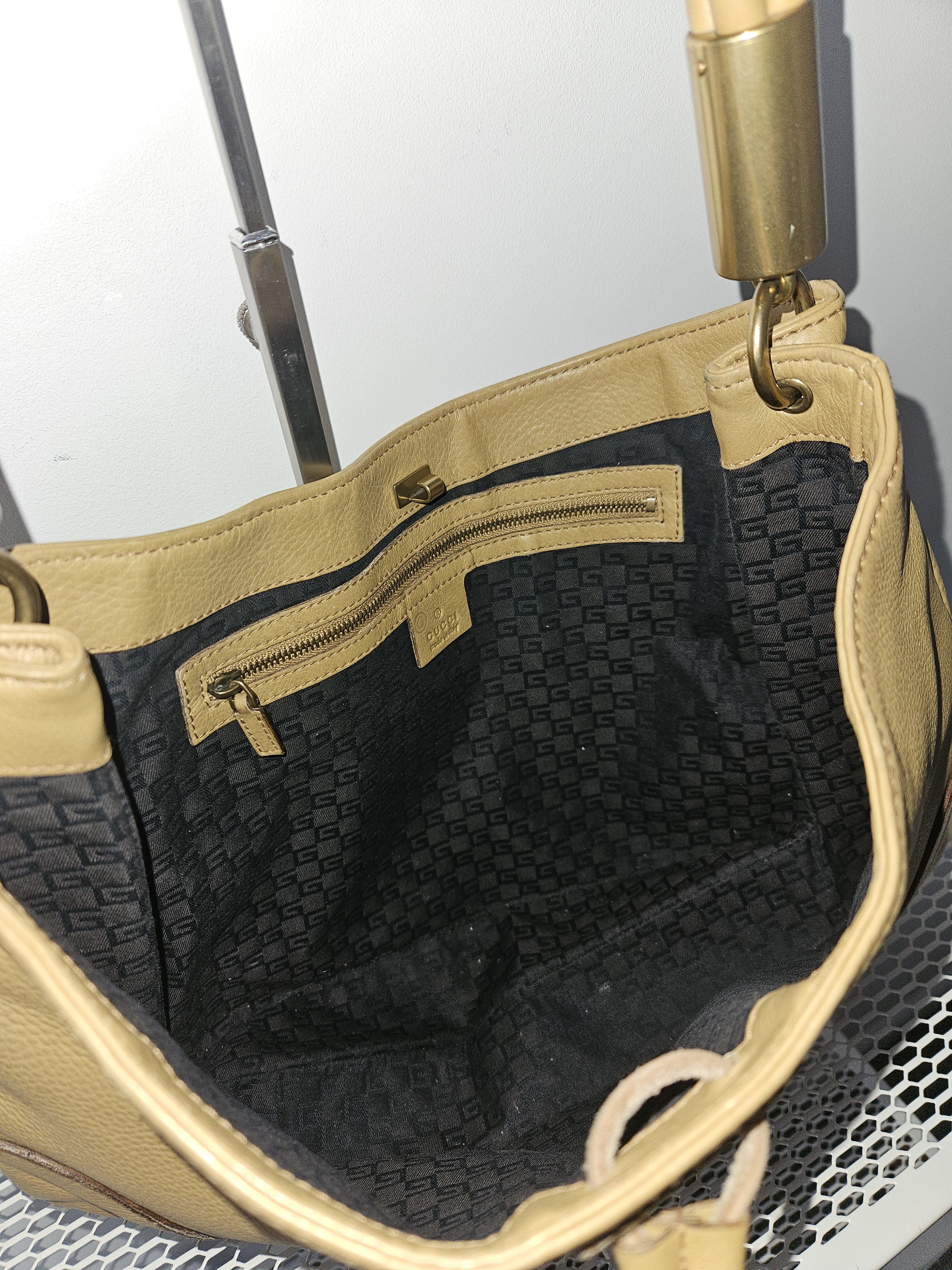 Gucci Vintage y2k gucci leather drawstring handbag Size ONE SIZE - 20 Thumbnail