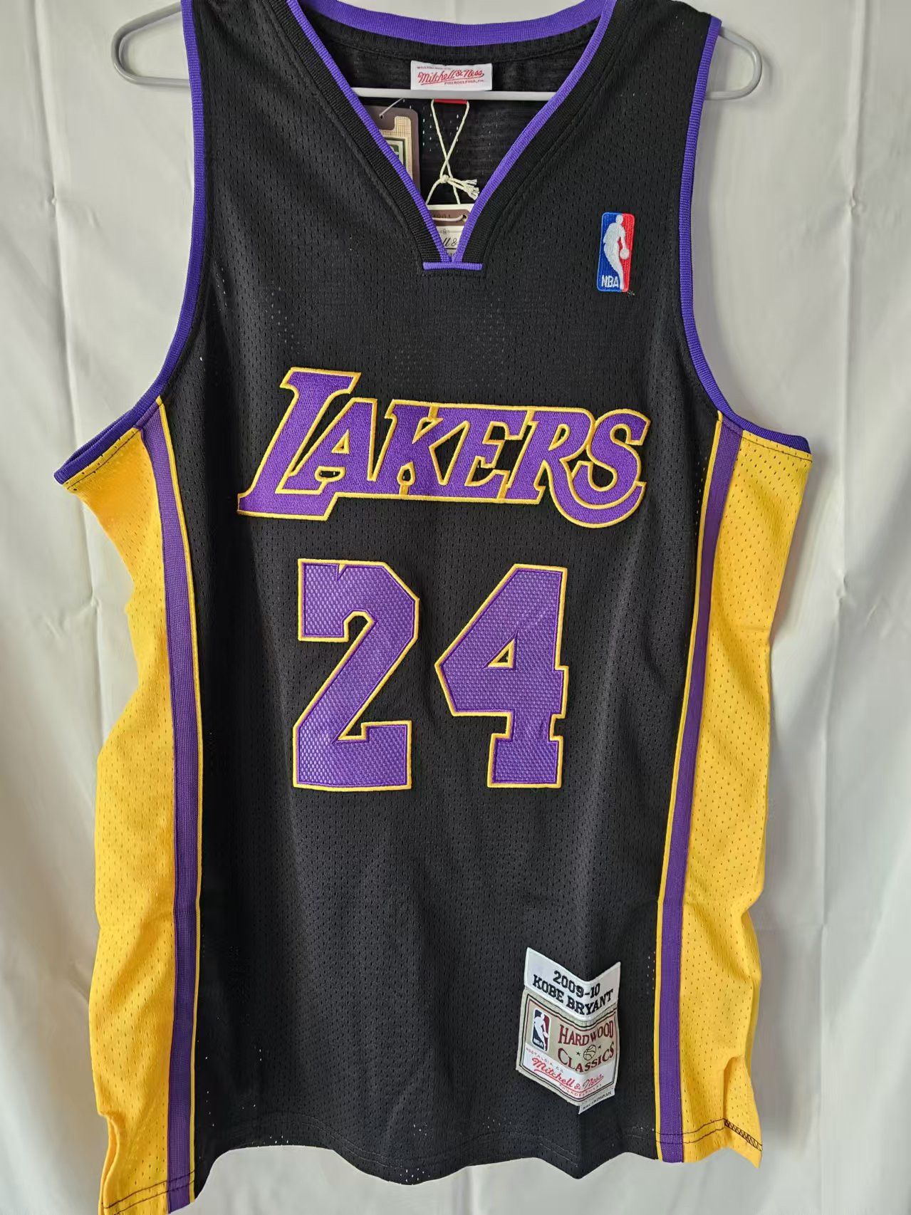 NBA Lakers #24 Kobe Bryant Jersey Black XL Size US XL / EU 56 / 4 - 1 Thumbnail