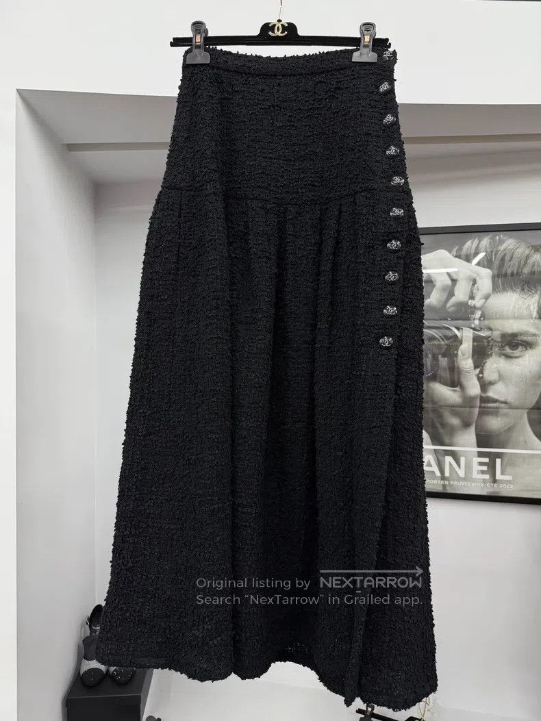 Chanel Chanel Black side diamond buckle high slitch skirt Size 25" / US 0 / IT 36 - 1 Thumbnail