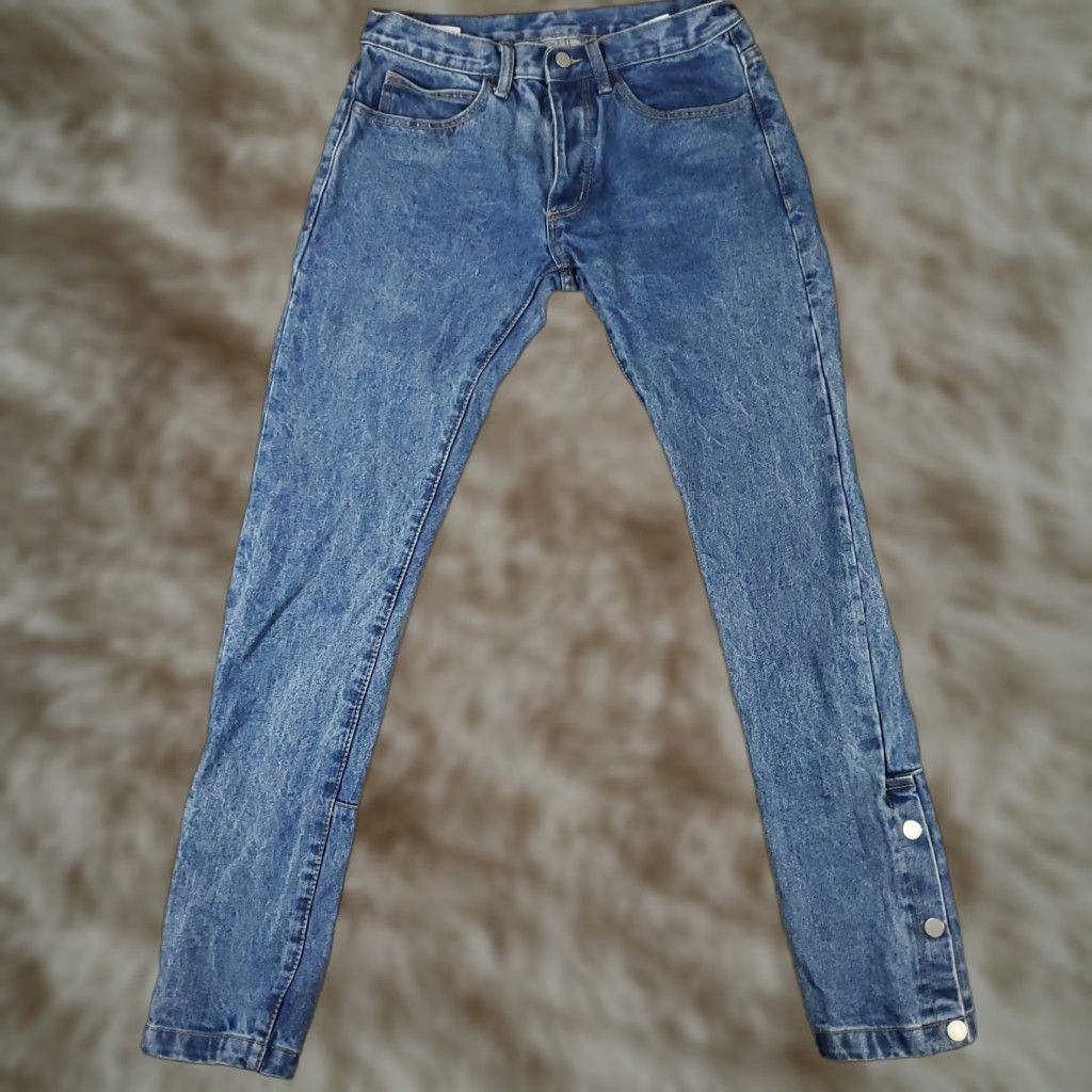 MNML MNML Jeans Men 28x32 Denim Skinny Mid Rise Blue Button Fly 5-Pocket Regular Fit Inseam 32 Mens Jeans Clothing Size US 28 / EU 44 - 1 Thumbnail