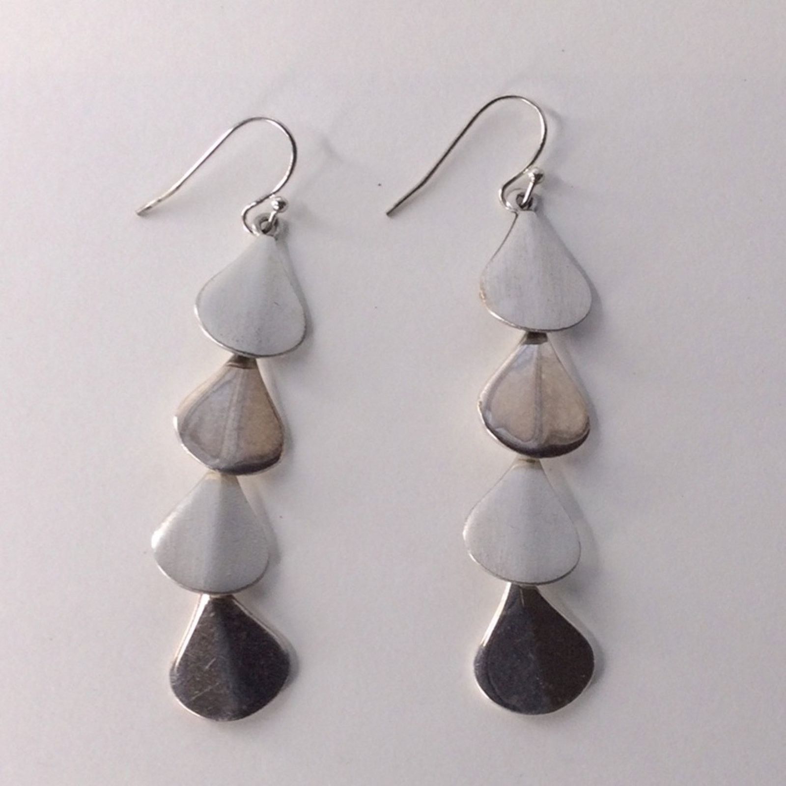 Other Retro Waterfall Cascade Teardrop Silver Tone Earrings Size ONE SIZE - 3 Thumbnail