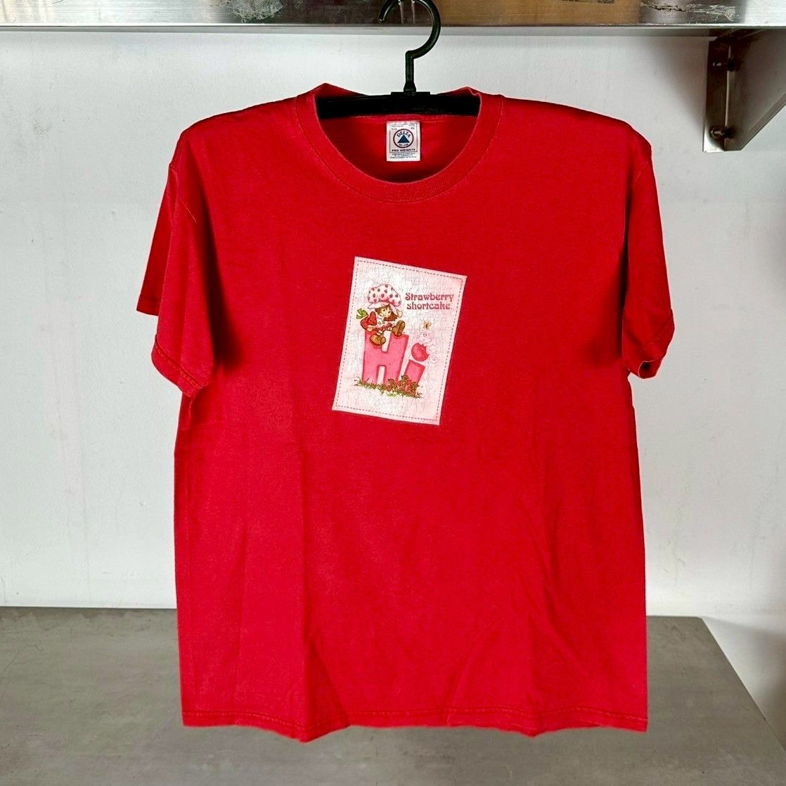 Vintage ​Vintage 90s Strawberry Shortcake Hi Artwork​ T-shirt Size US L / EU 52-54 / 3 - 1 Thumbnail