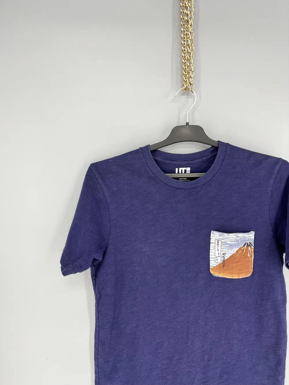 Japanese Brand × Uniqlo × Vintage Mens Uniqlo Hokusai Blue T Shirt art tee Japanese Brand y2k Size US S / EU 44-46 / 1 - 4 Thumbnail