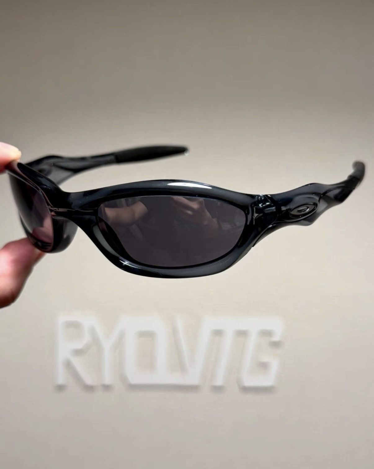 Oakley Black Sporty Sunglasses Size ONE SIZE - 2 Thumbnail