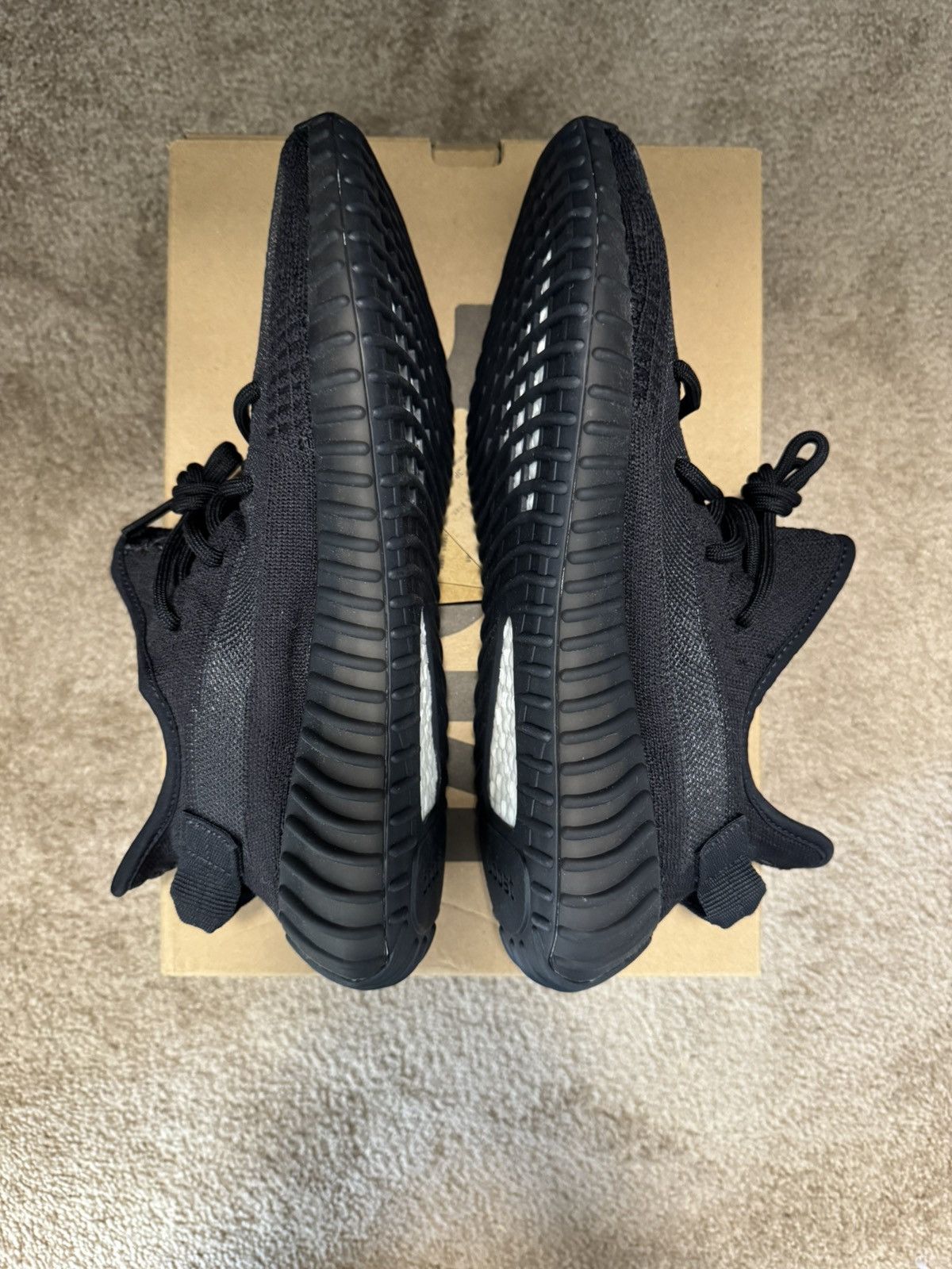 Adidas Yeezy 350 V2 - Onyx 9.5 Size US 9.5 / EU 42-43 - 4 Thumbnail