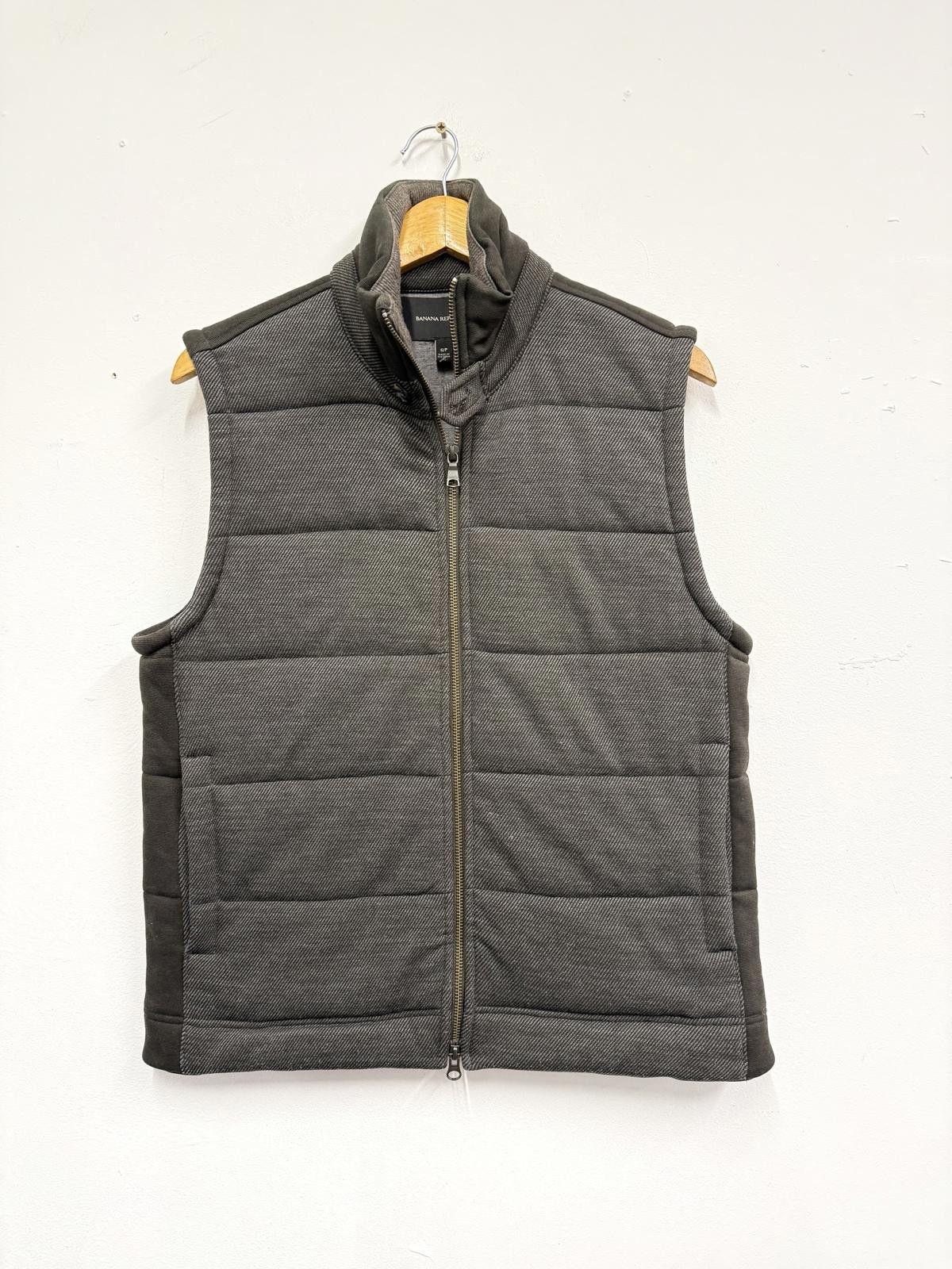 Banana Republic Banana Republic Grey Quilted Sleeveless Puffer Vest Size S/P Size US S / EU 44-46 / 1 - 1 Thumbnail