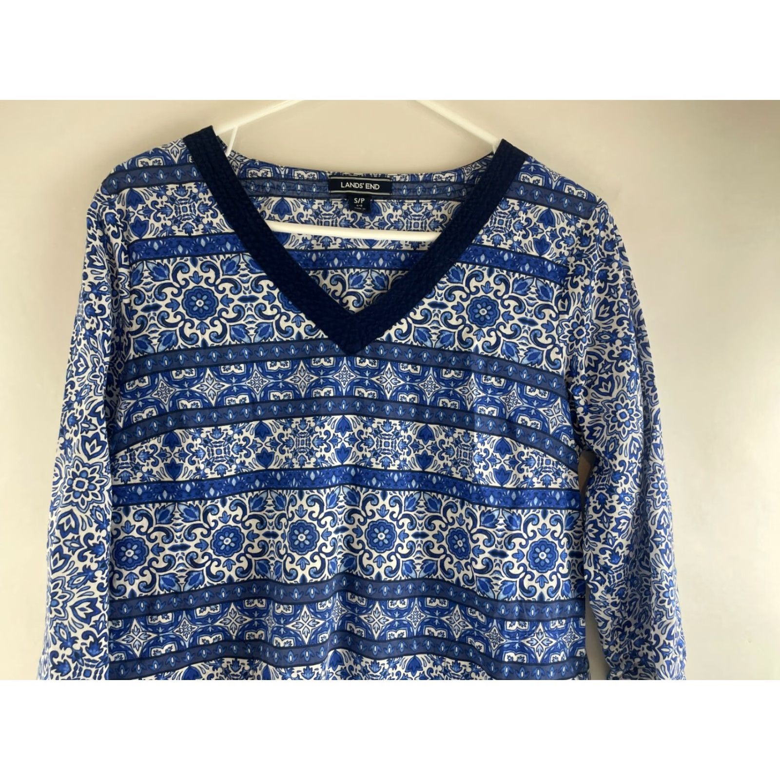 Lands' End Lands' End Dress Women's Small Blue White Floral Short Sleeve V-Neck Pullover Shirt Dress Mens Women? Size S / US 4 / IT 40 - 3 Thumbnail