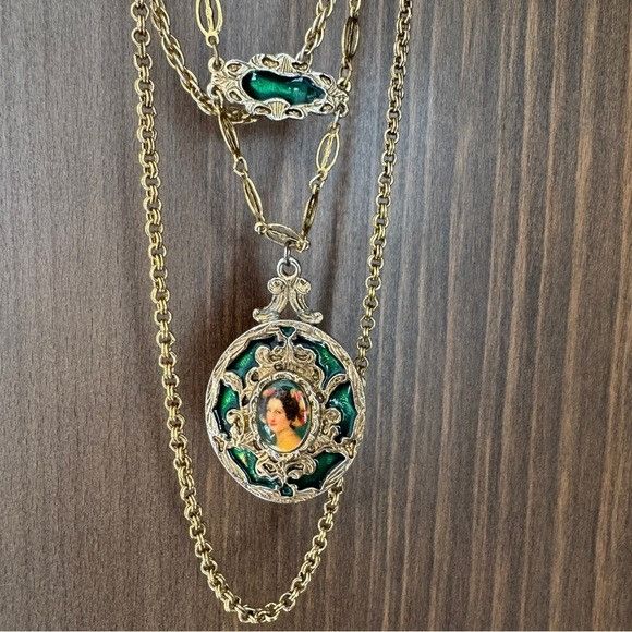 Other Vintage Layered Gold Tone Green Enamel Cameo Female Portrait Size ONE SIZE - 5 Thumbnail