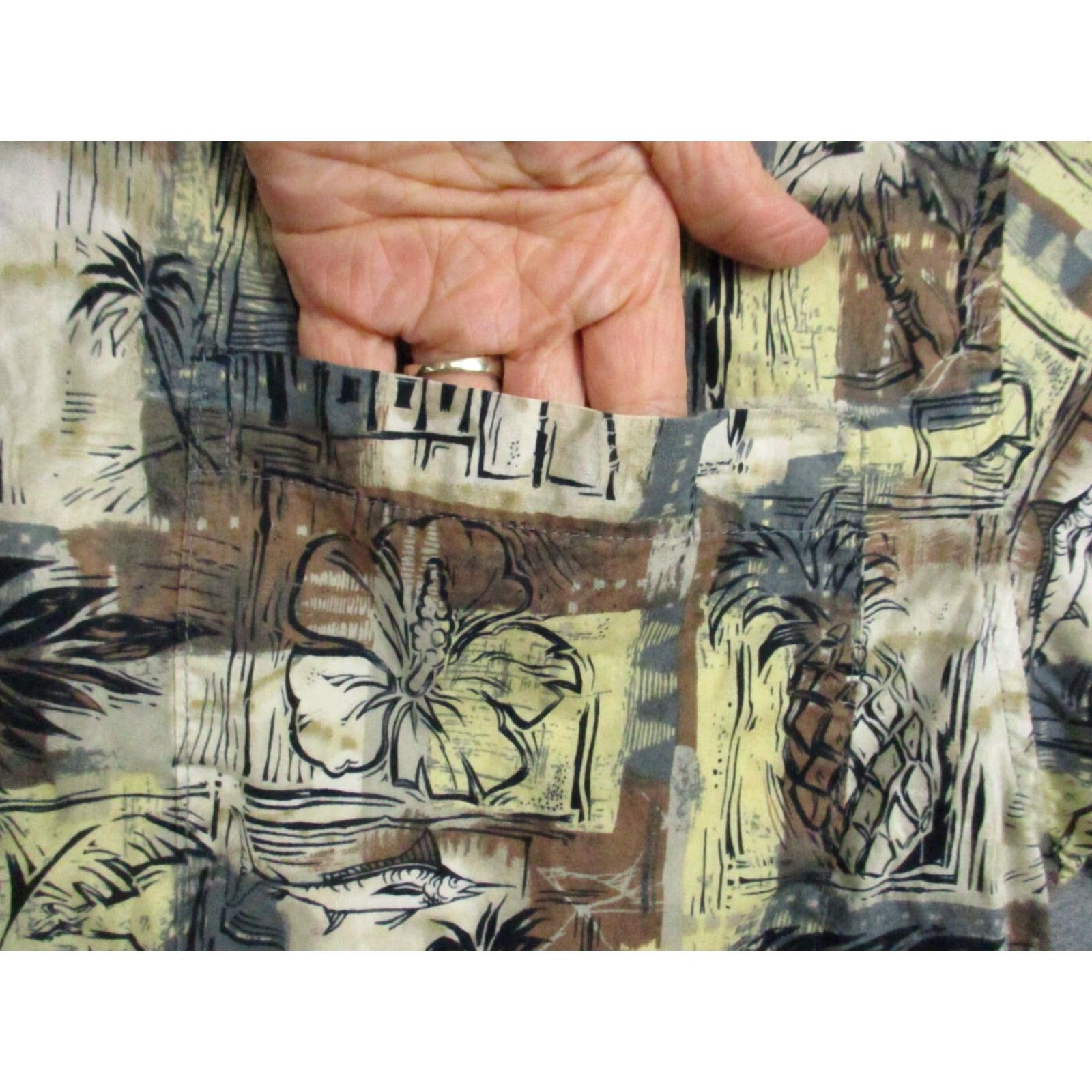 Gloverall VINTAGE AFTCO Bluewater Button Up Shirt Large Mens Floral All Over Print Hawaiian Pocket Shirt - Mens Size L Beige Cotton Button-Up Short Sleeve Size US L / EU 52-54 / 3 - 2 Thumbnail
