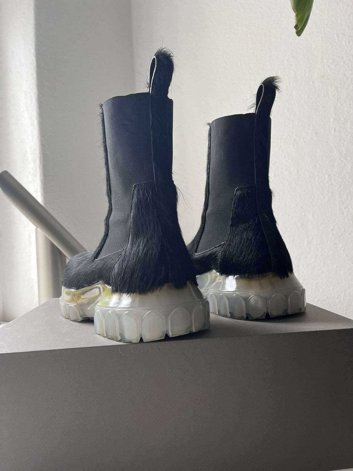 Rick Owens Ankle-high cow-hair Chelsea boots in black. Size US 11 / EU 44 - 4 Thumbnail