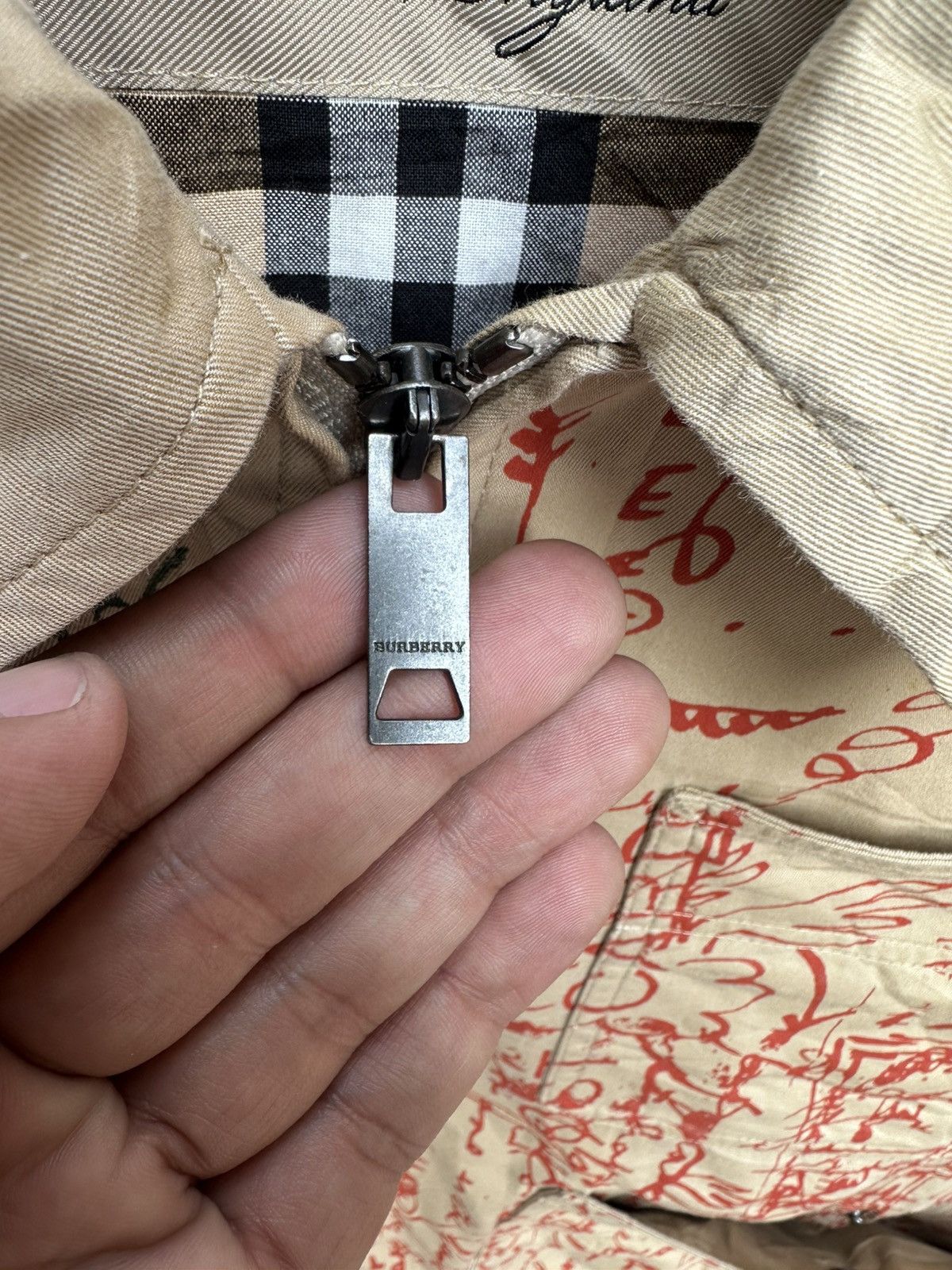 Burberry Burberry London Scribble Graphic Zip Jacket Beige Nova Check Size US M / EU 48-50 / 2 - 2 Thumbnail