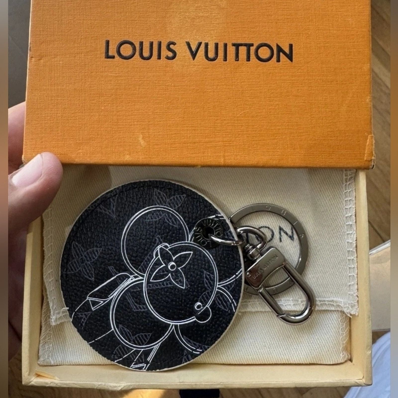 Louis Vuitton Louis Vuitton Porte Clé Vivienne Monogram Eclipse Keychain Size ONE SIZE - 5 Thumbnail
