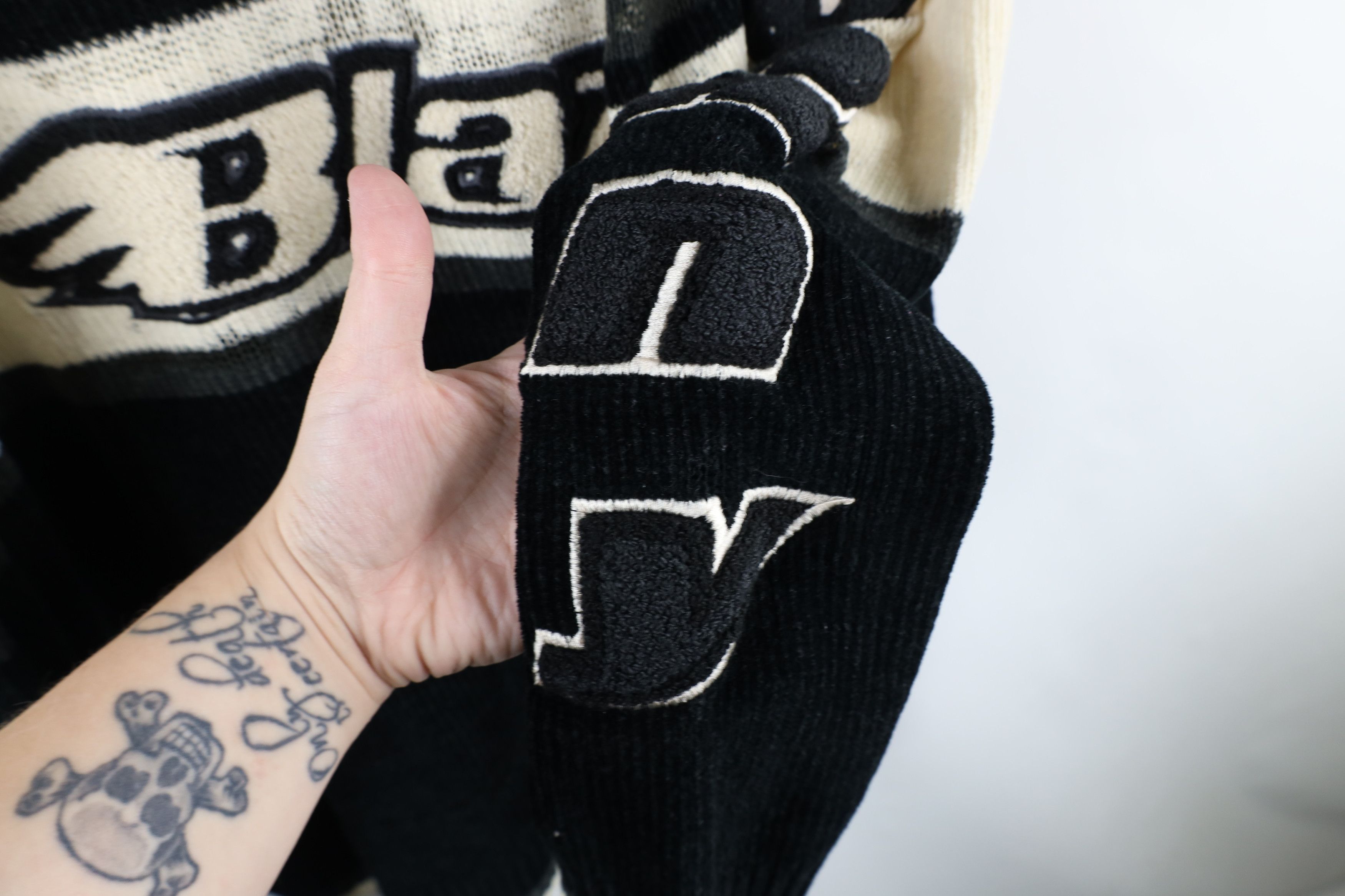 Vintage Vintage 90s Johnny Blaze Man Wu Tang Clan Knit Sweater Size US XL / EU 56 / 4 - 9 Thumbnail