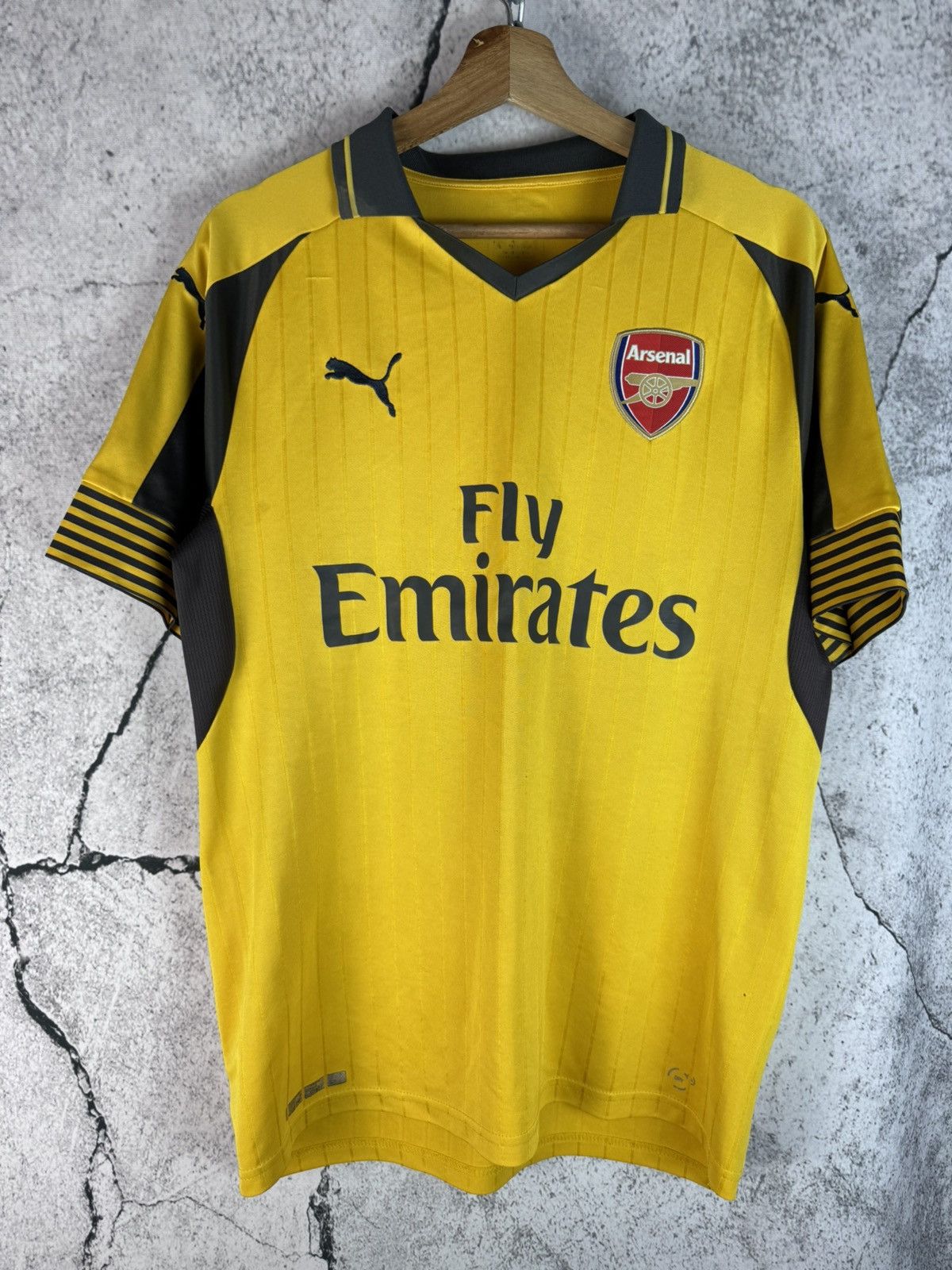 Puma Arsenal London away Puma shirt football jersey kit Size US M / EU 48-50 / 2 - 1 Thumbnail
