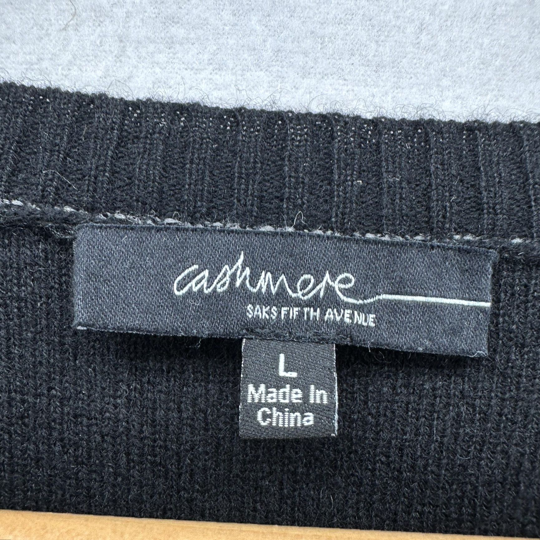 Saks Fifth Avenue Saks Fifth Avenue Cashmere Sweater Mens Large Black Striped V Neck Knit Pullover Size US L / EU 52-54 / 3 - 3 Thumbnail